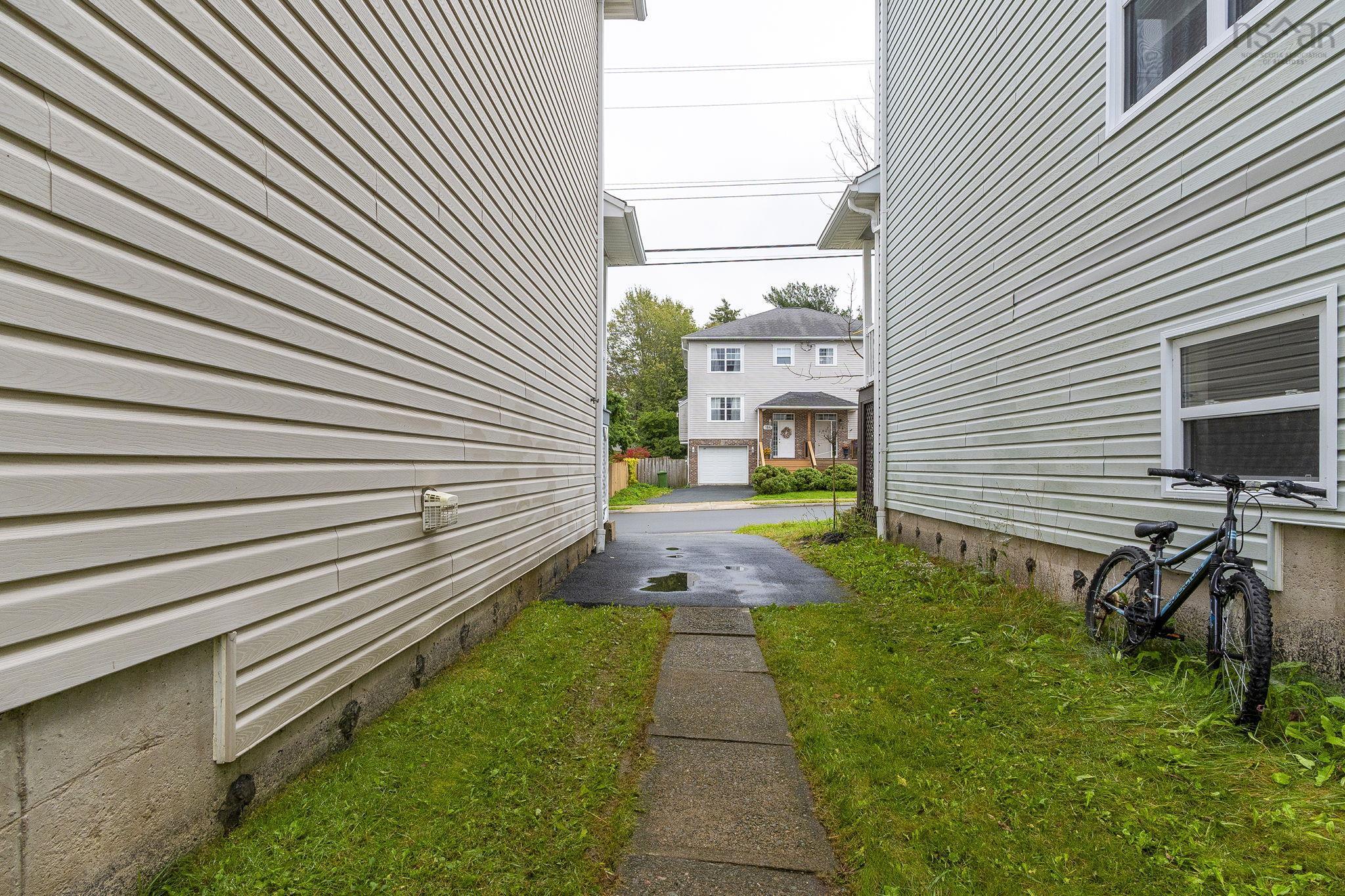 $565,000.00: 181 Oceanview Drive, Bedford
