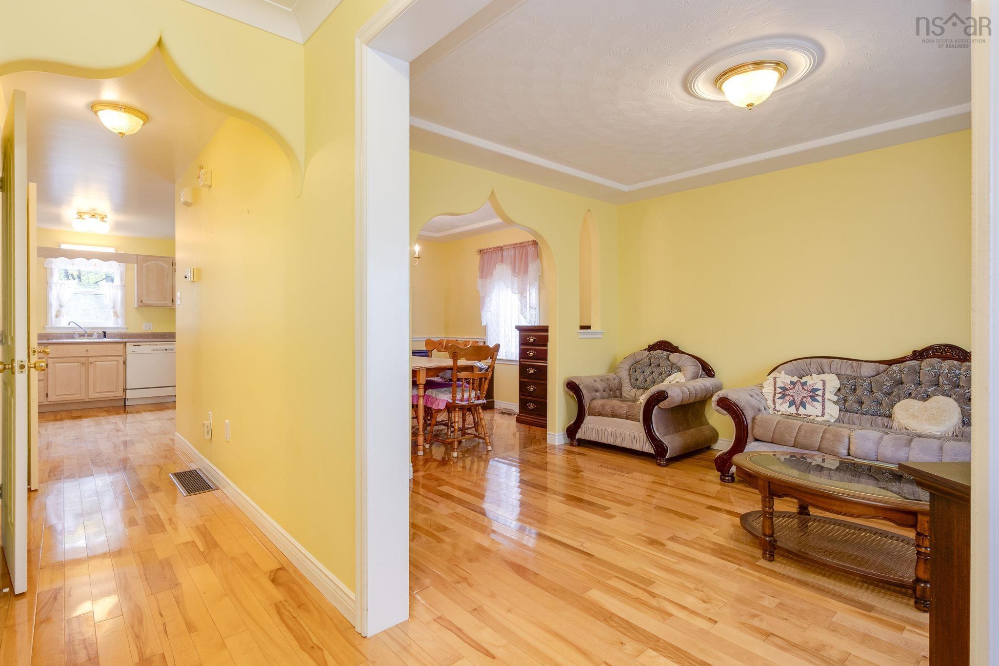$565,000.00: 181 Oceanview Drive, Bedford