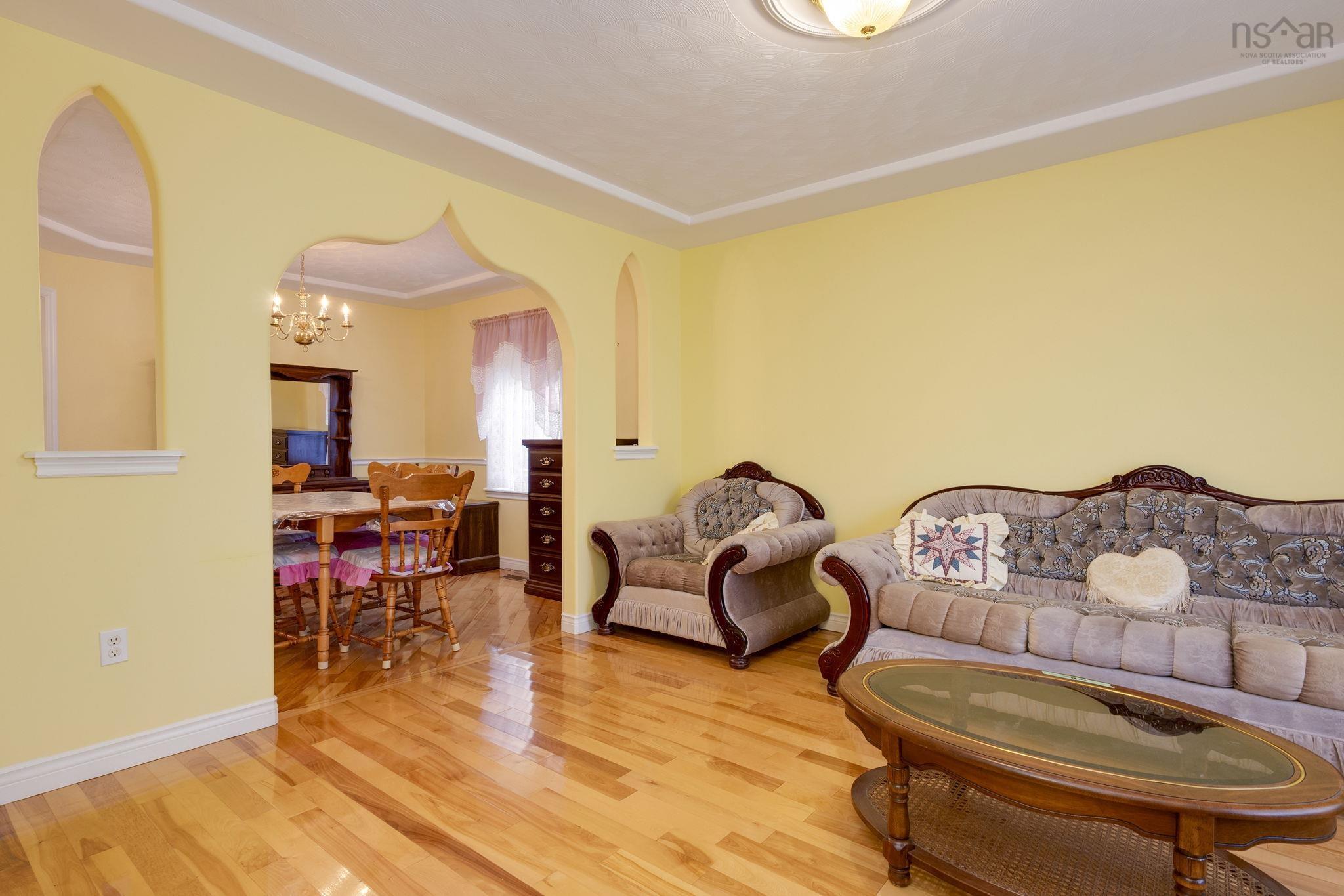 $565,000.00: 181 Oceanview Drive, Bedford