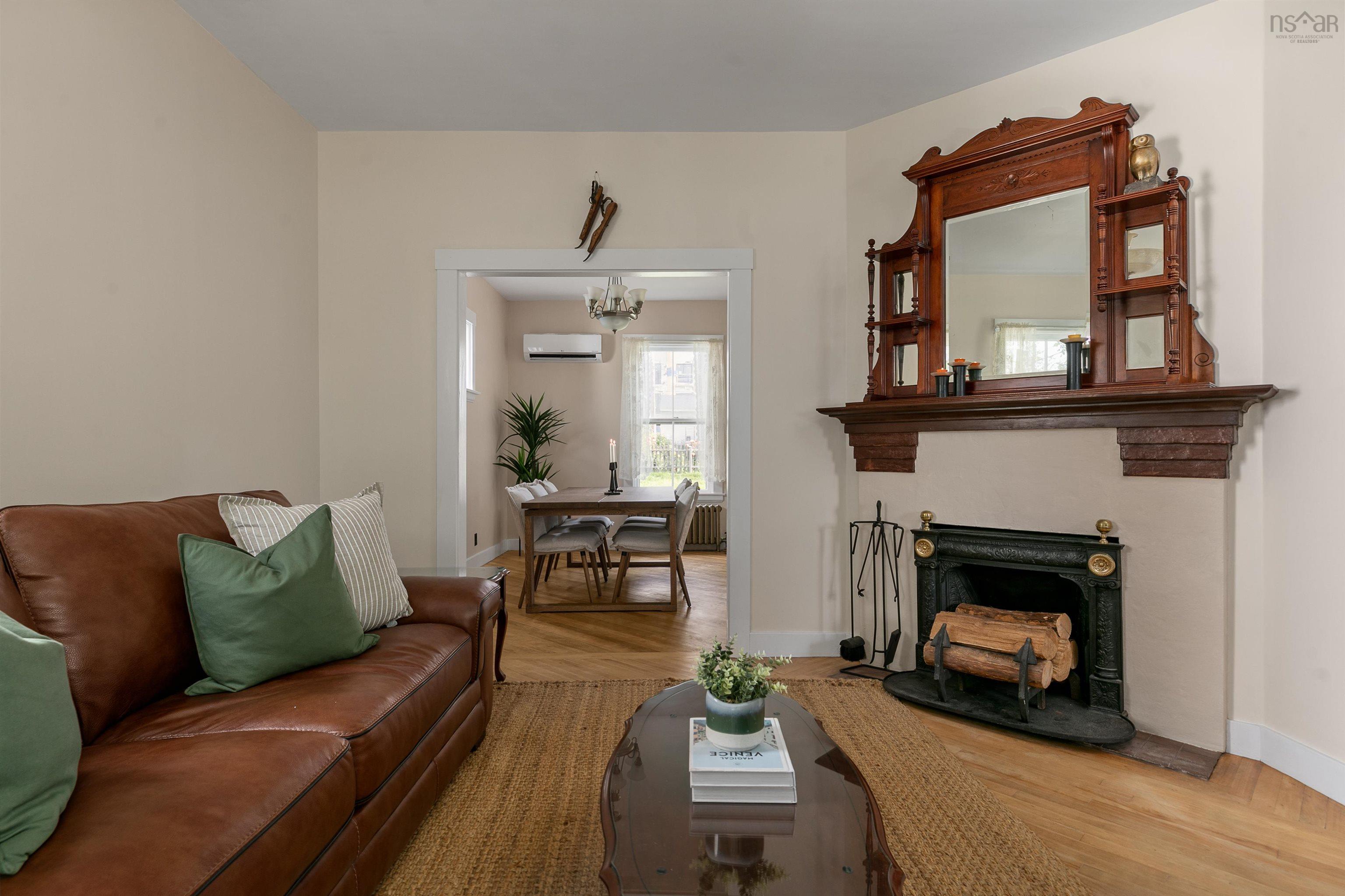 $579,900.00: 4 John Street, Dartmouth