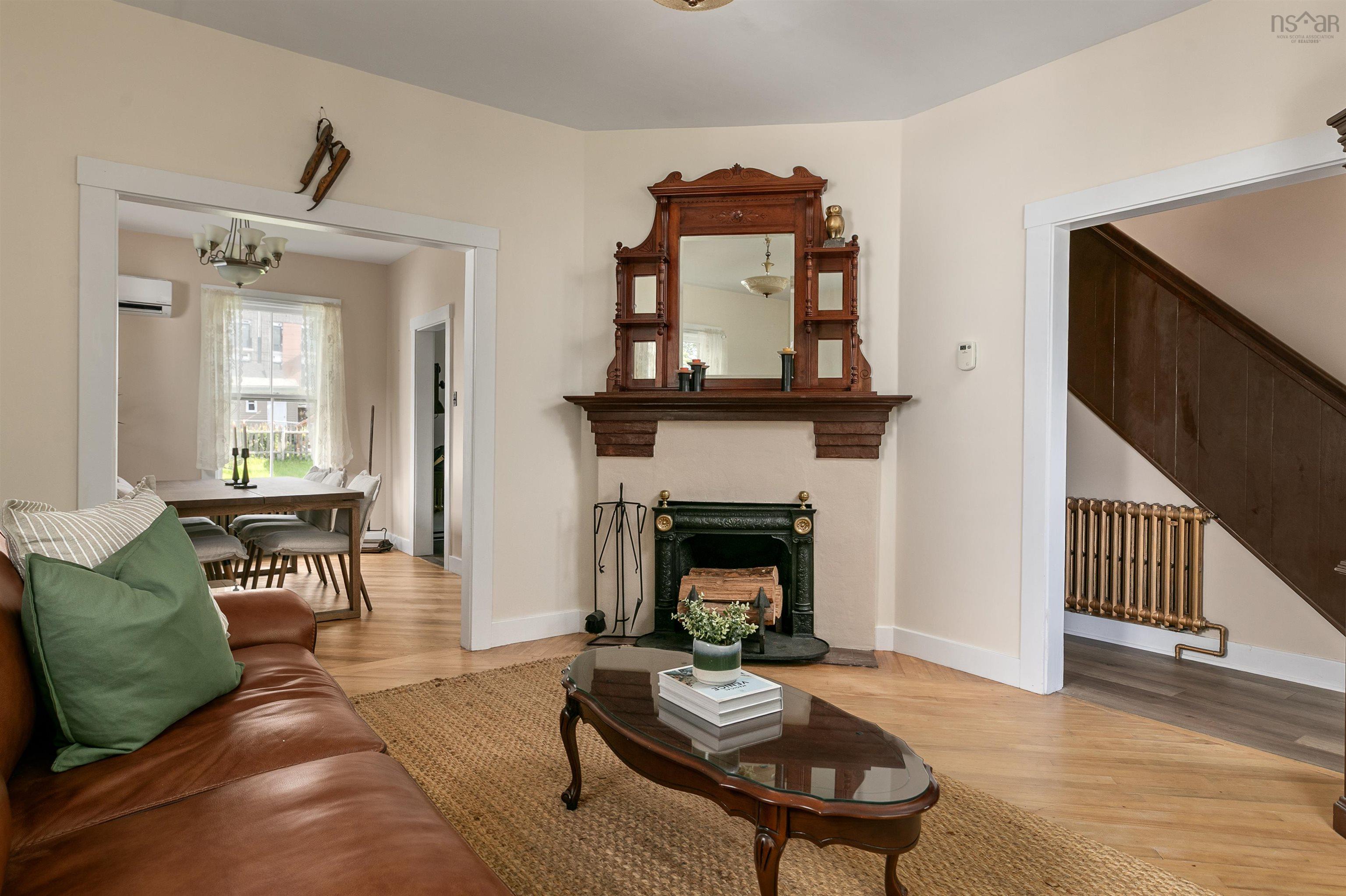 $579,900.00: 4 John Street, Dartmouth