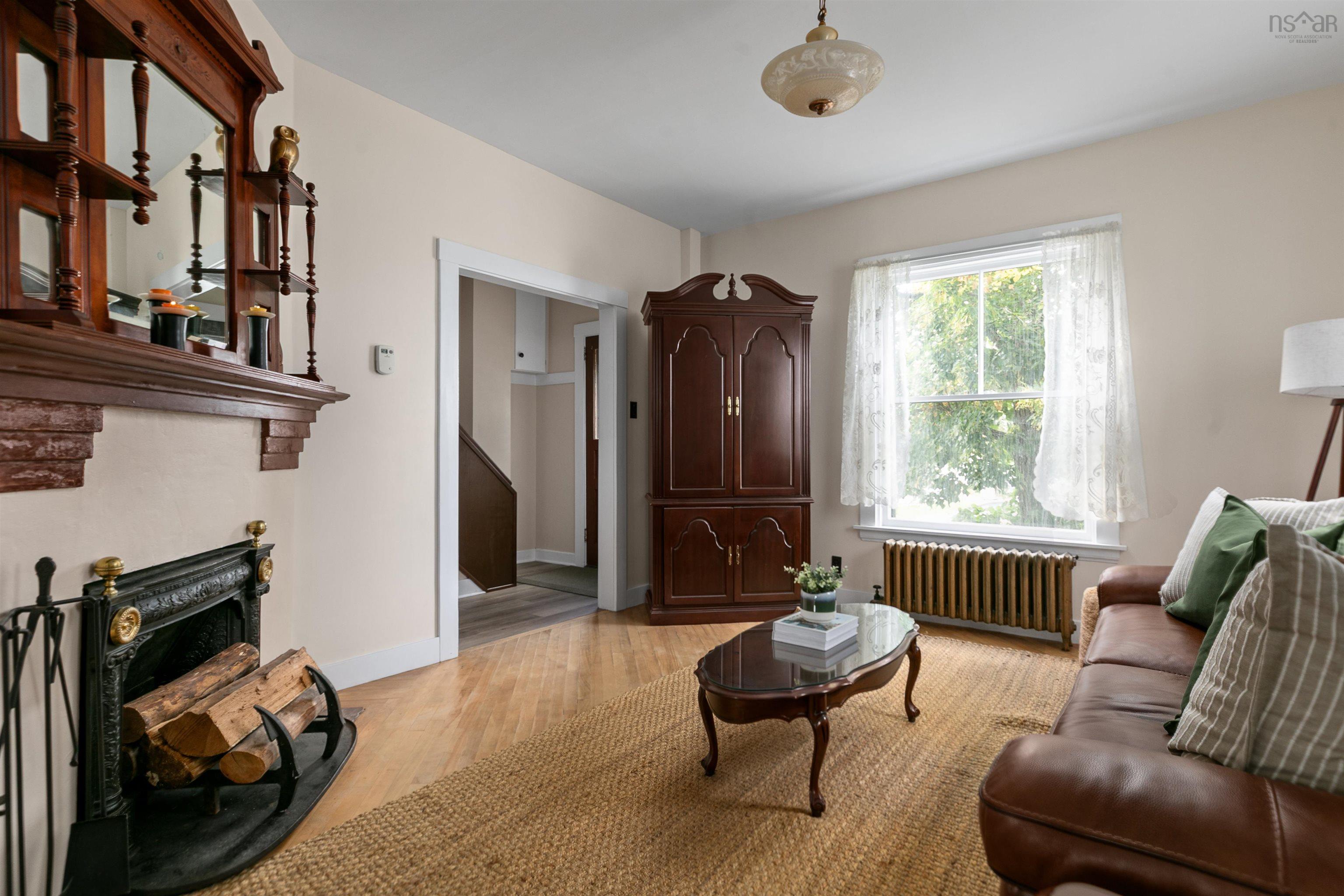 $579,900.00: 4 John Street, Dartmouth