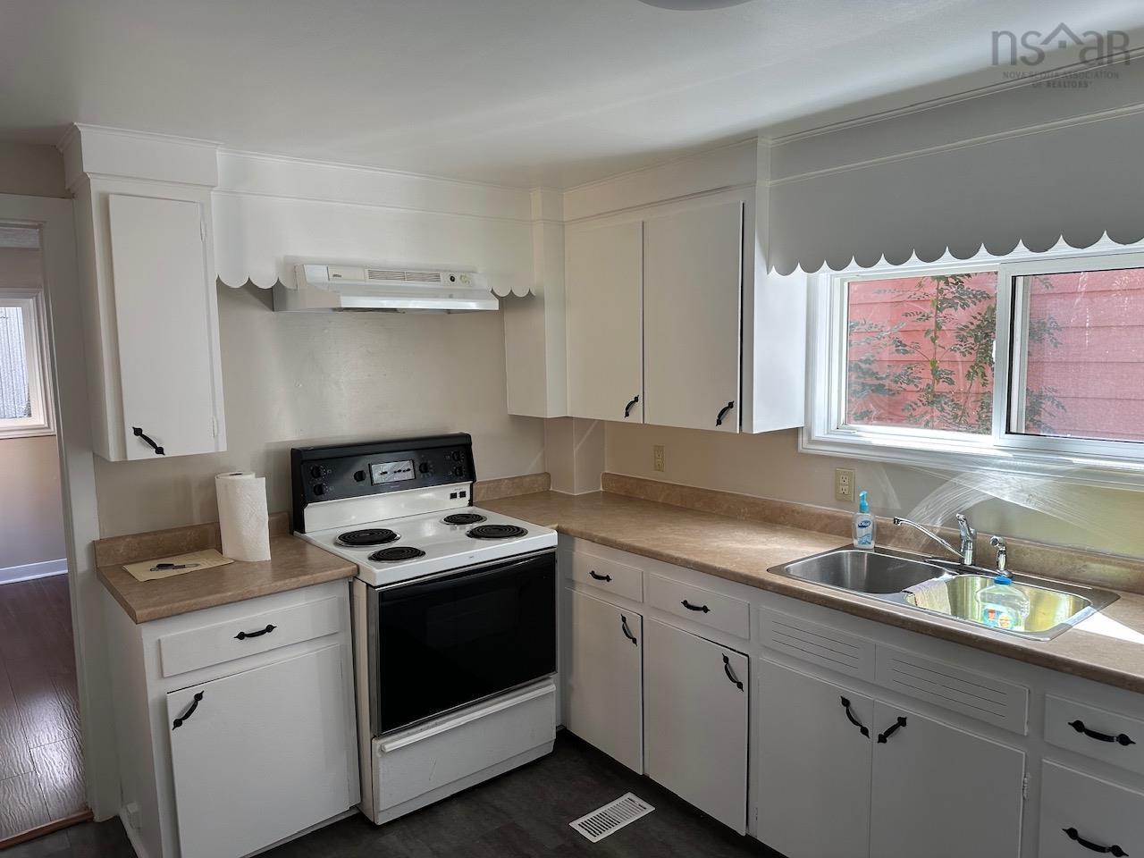 $895,000.00: 6162 Charles Street, Halifax