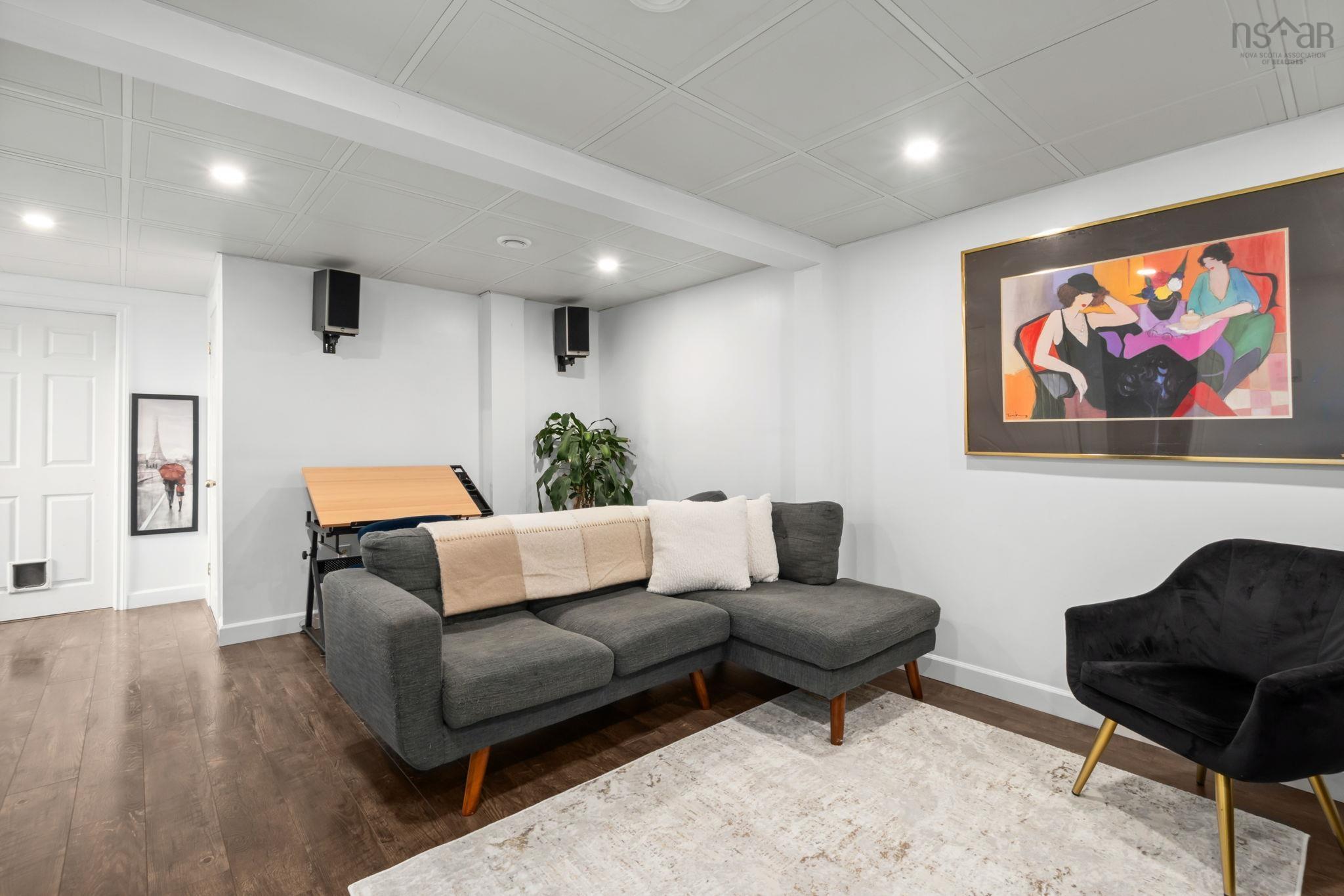 $499,900.00: Dr. 12 Governors Lake Drive, Timberlea