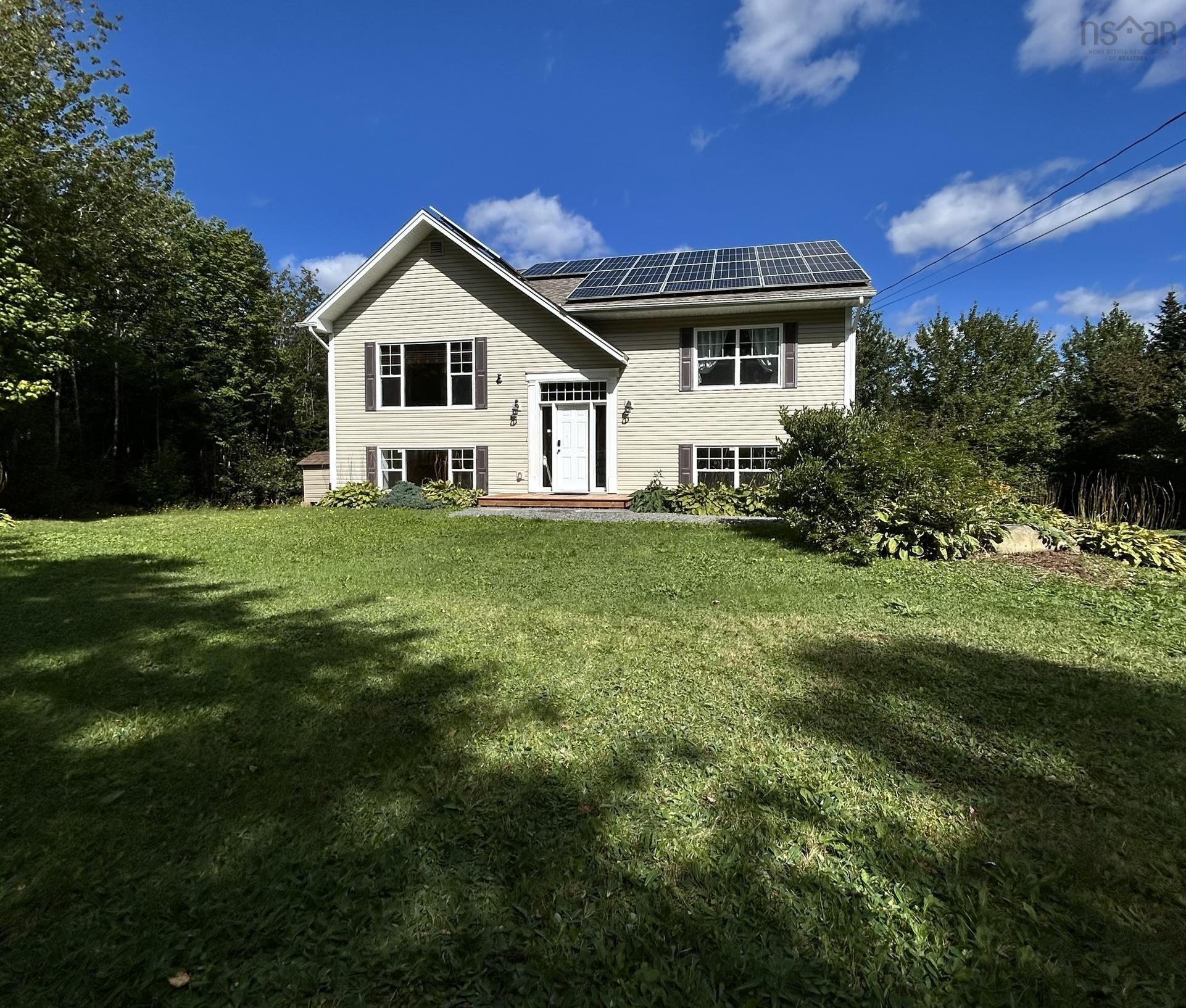 $574,900.00: 586 WEST PORTERS LAKE Road, Porters Lake