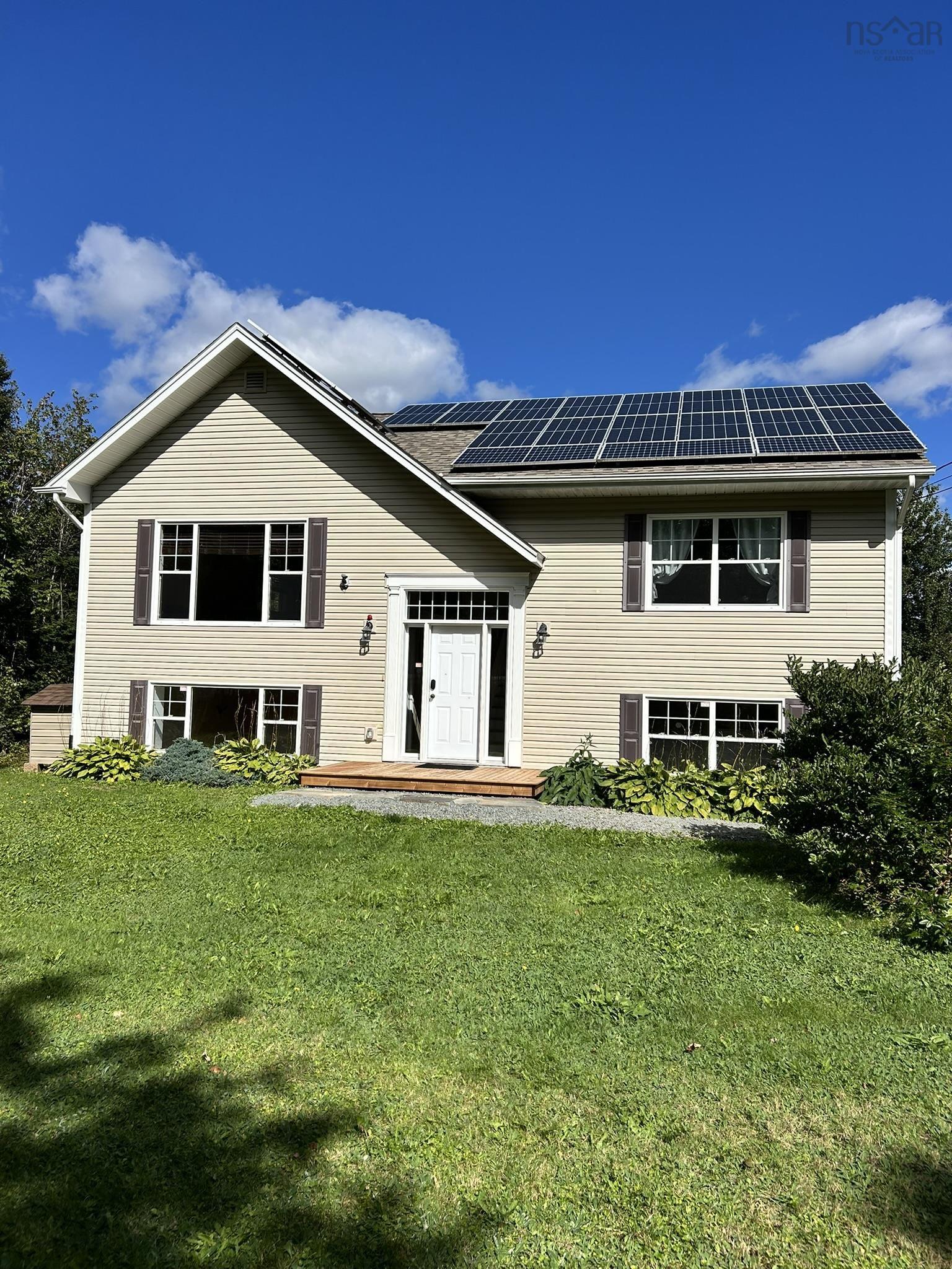 $574,900.00: 586 WEST PORTERS LAKE Road, Porters Lake