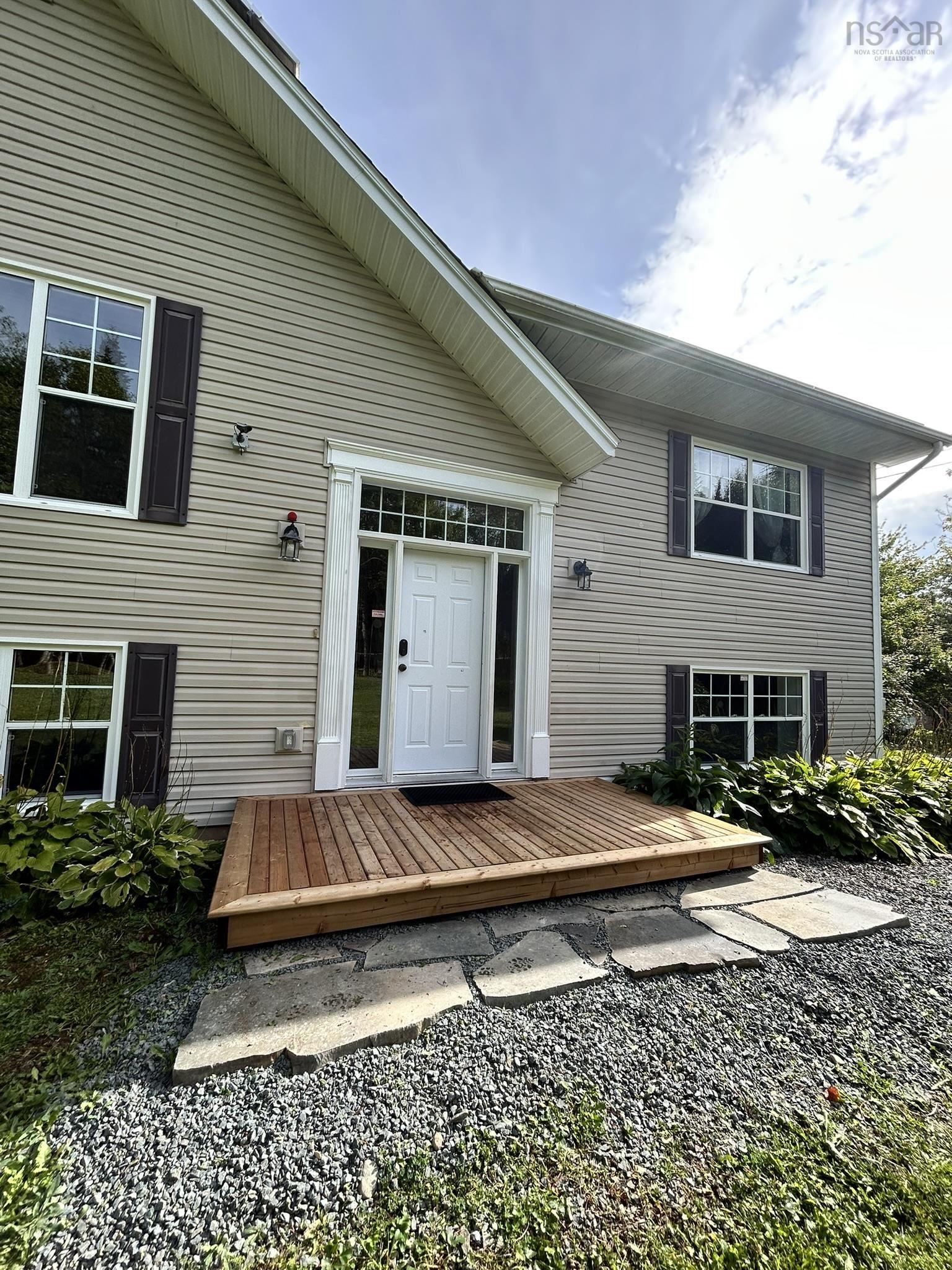 $574,900.00: 586 WEST PORTERS LAKE Road, Porters Lake