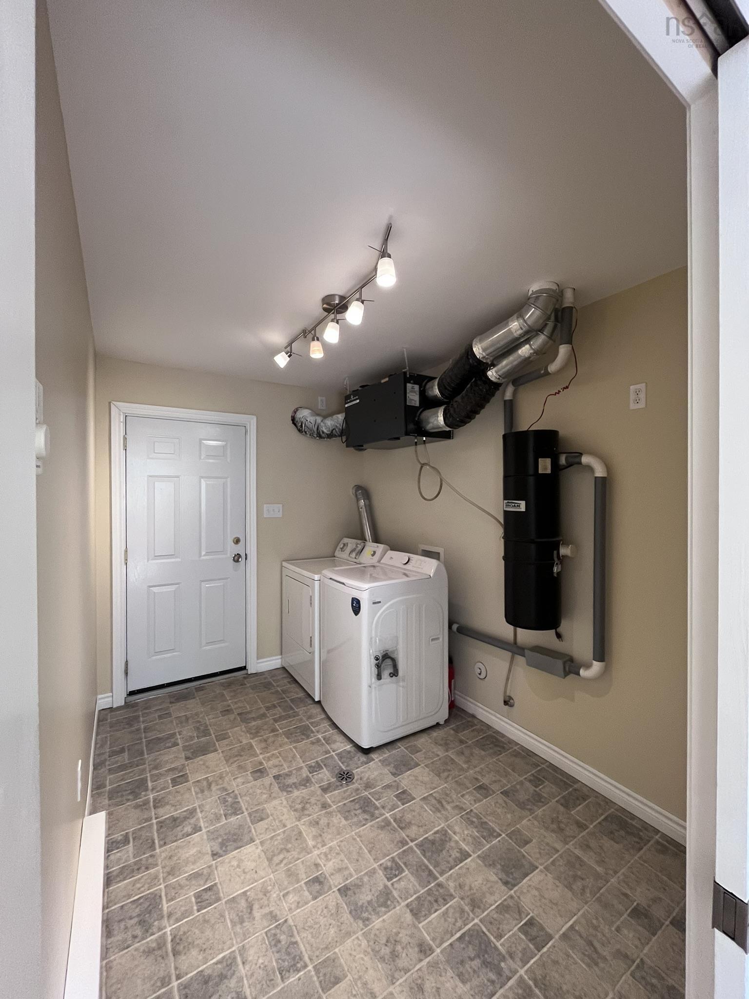 $574,900.00: 586 WEST PORTERS LAKE Road, Porters Lake