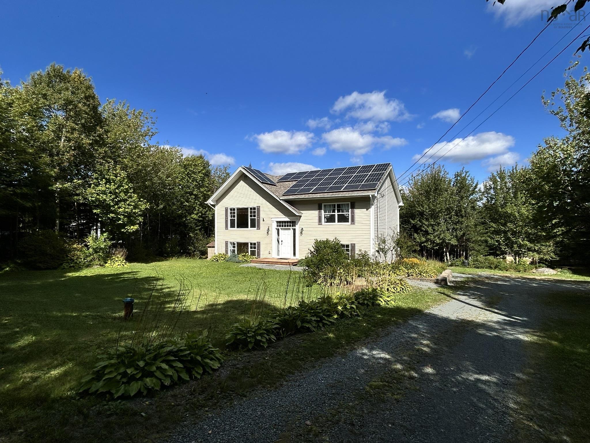 $574,900.00: 586 WEST PORTERS LAKE Road, Porters Lake