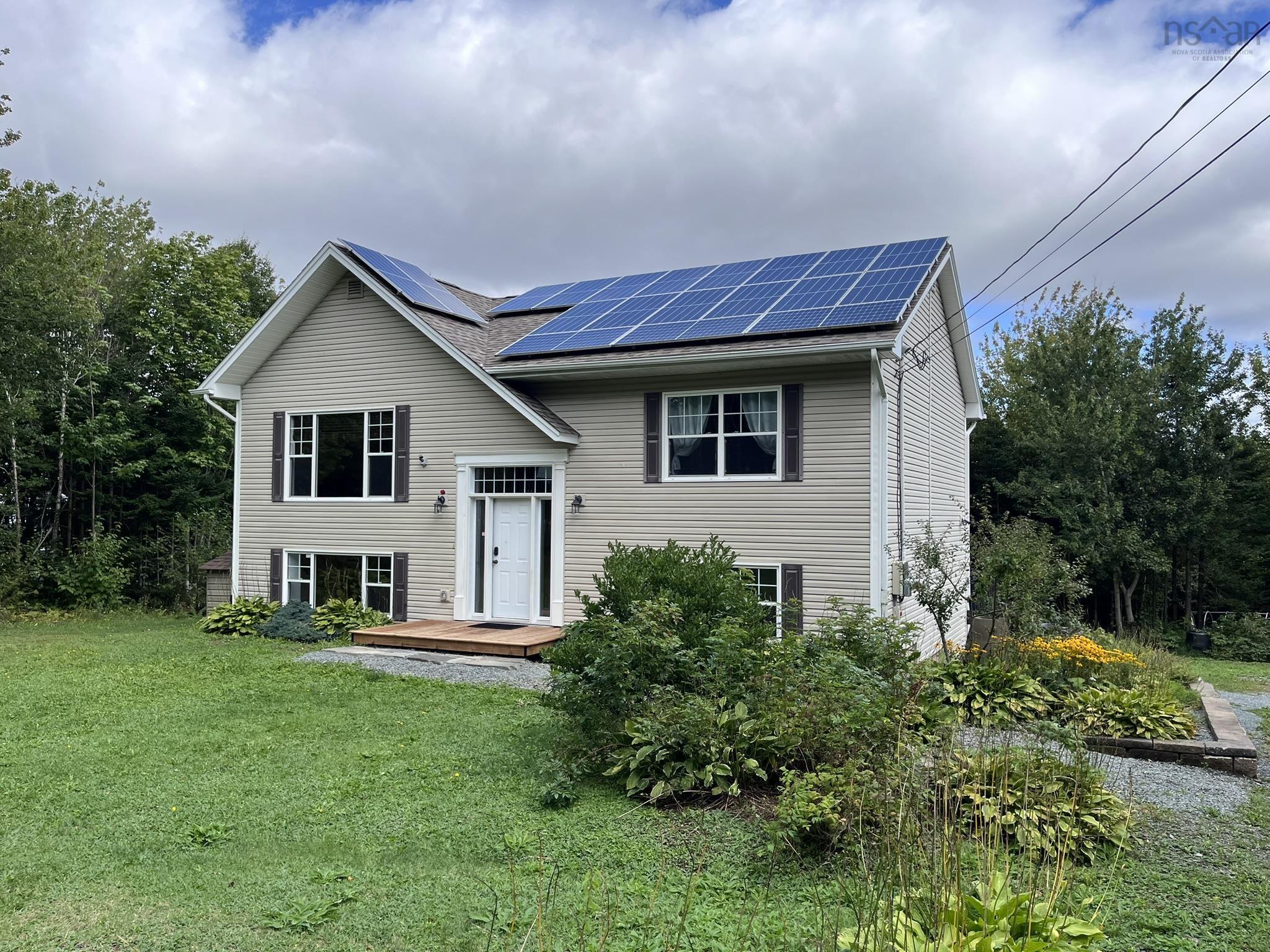 $574,900.00: 586 WEST PORTERS LAKE Road, Porters Lake
