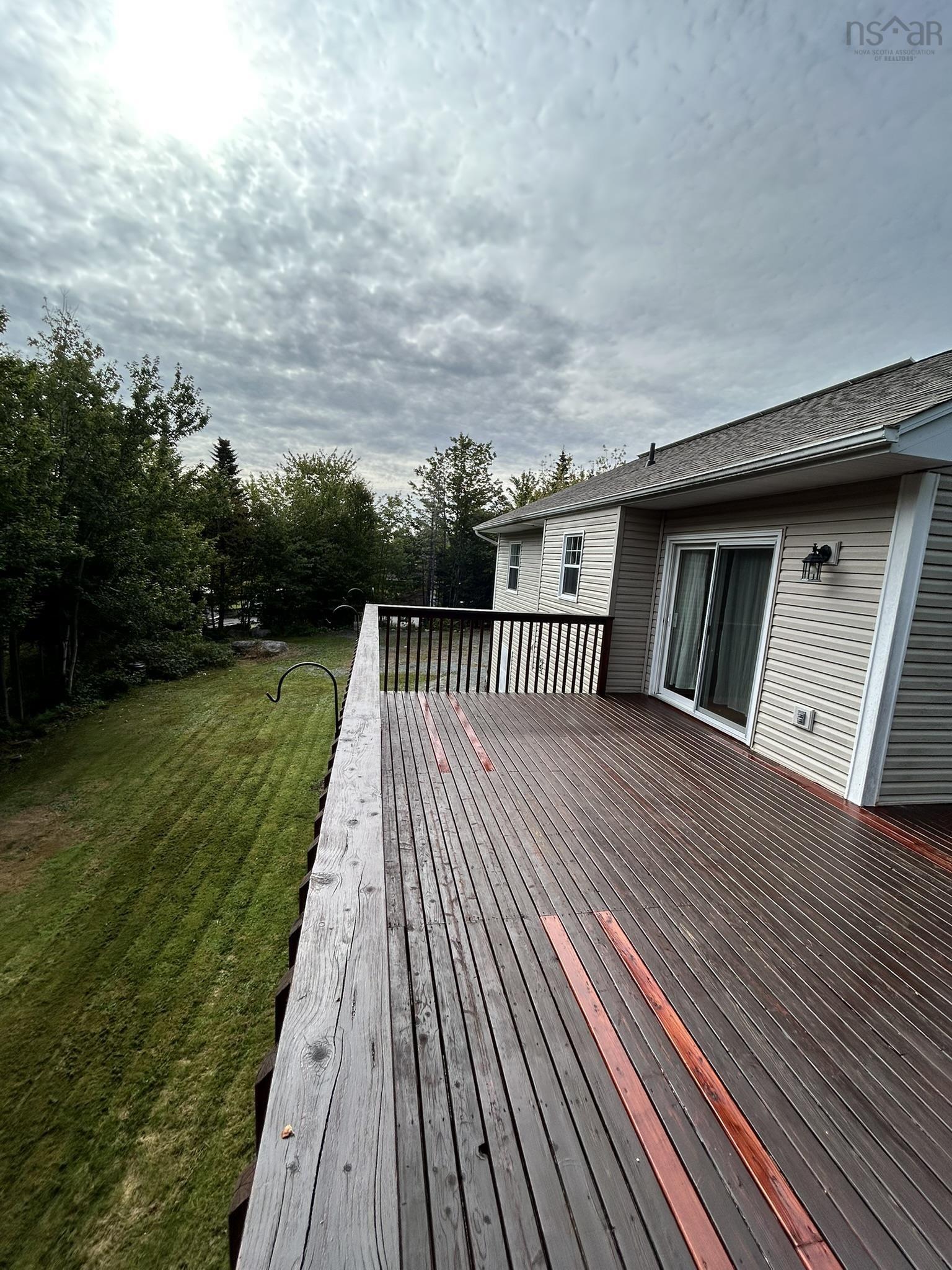 $574,900.00: 586 WEST PORTERS LAKE Road, Porters Lake