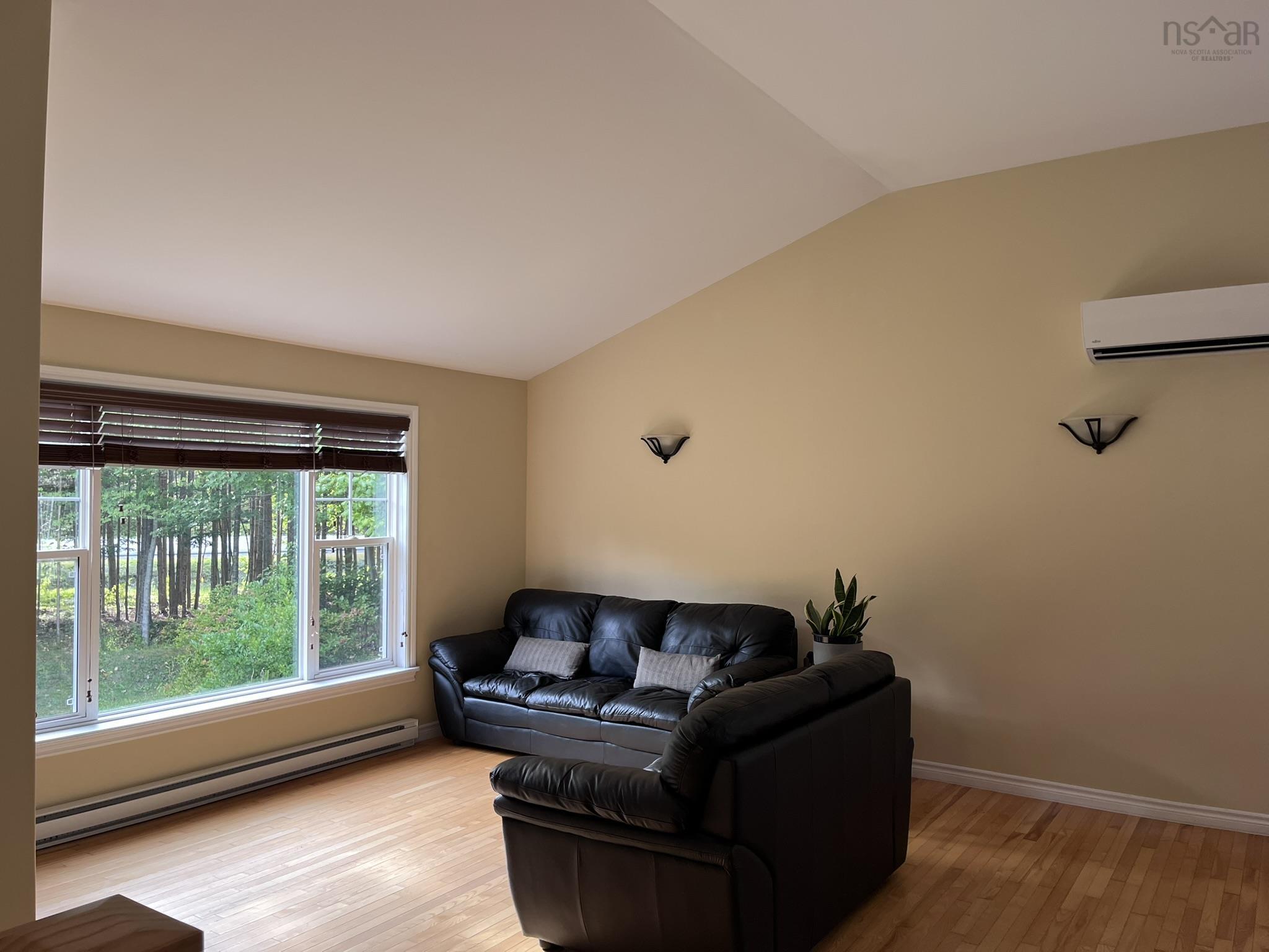 $574,900.00: 586 WEST PORTERS LAKE Road, Porters Lake