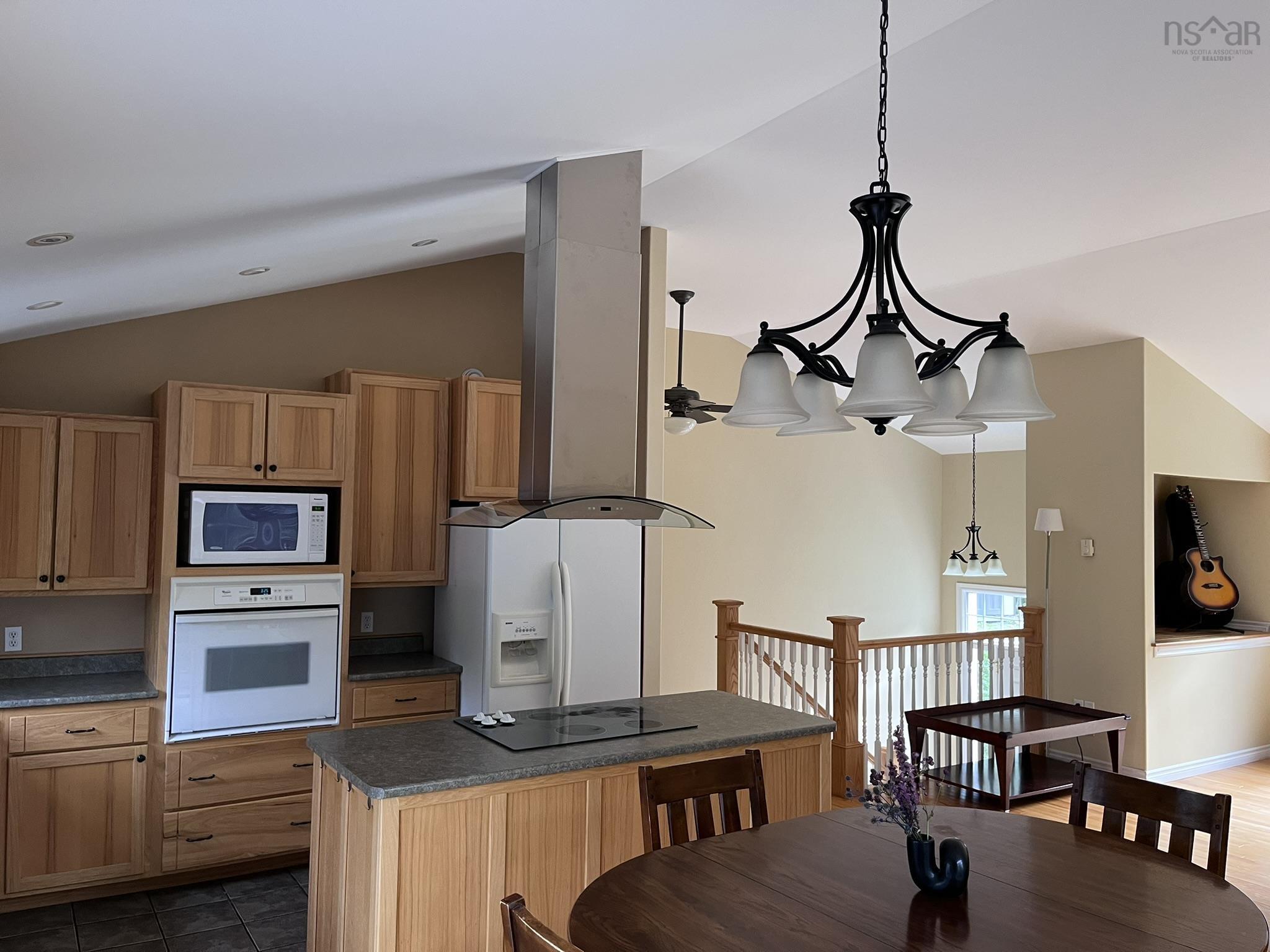 $574,900.00: 586 WEST PORTERS LAKE Road, Porters Lake