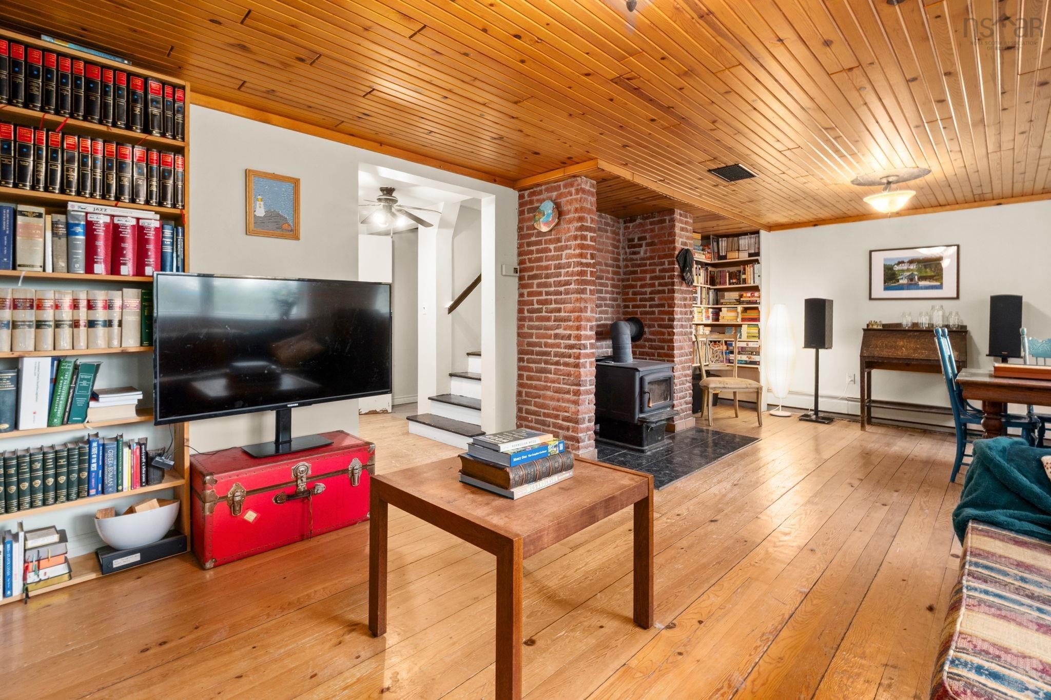 $449,900.00: 162 Lakewood Dr, Brooklyn