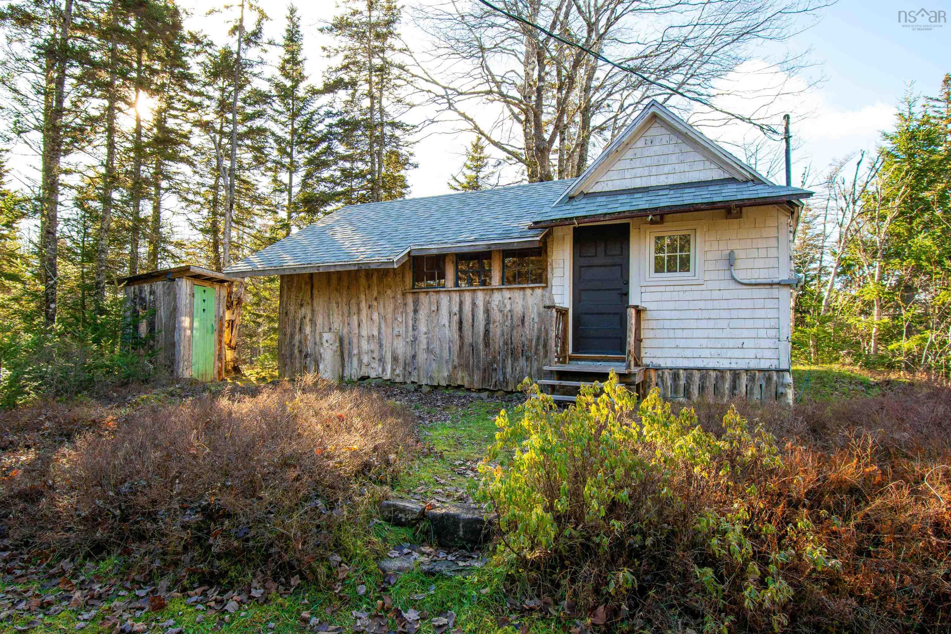 $199,900.00: 4031 Loch Lomond Road, Loch Lomond