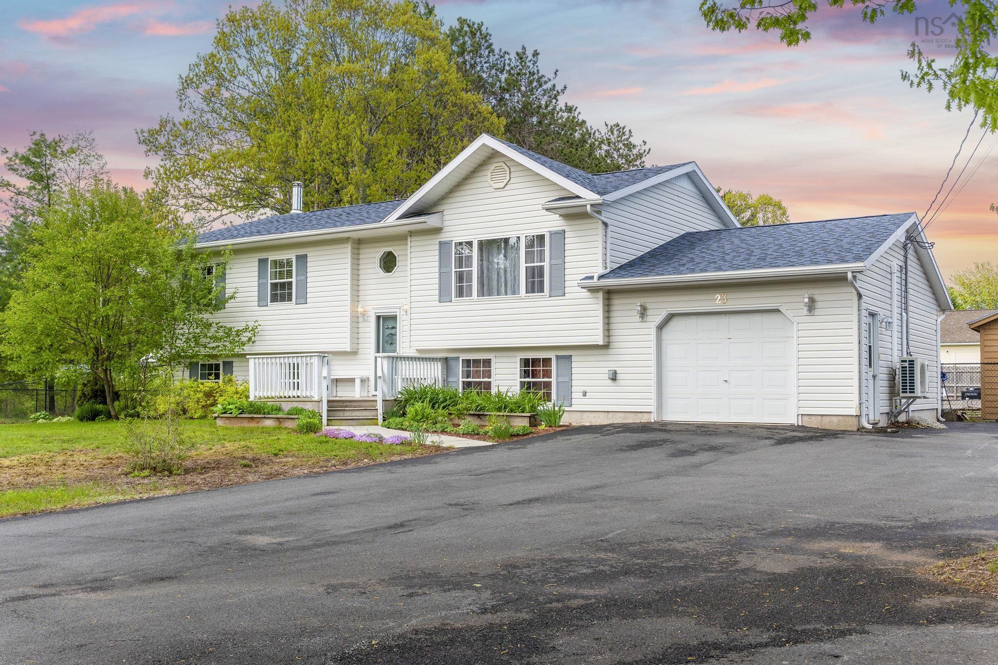 $475,000.00: 23 Valley Road, Wilmot