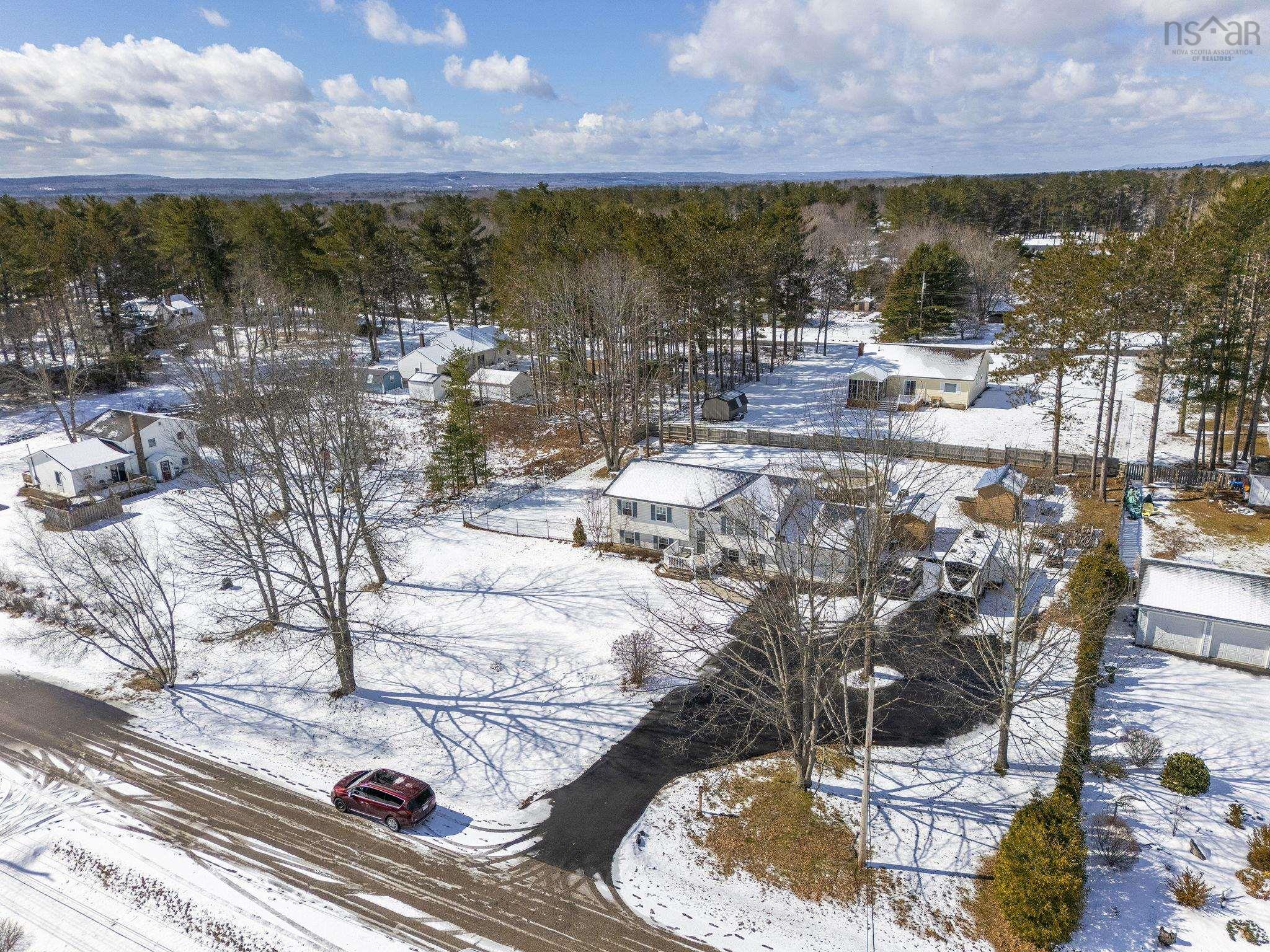$475,000.00: 23 Valley Road, Wilmot