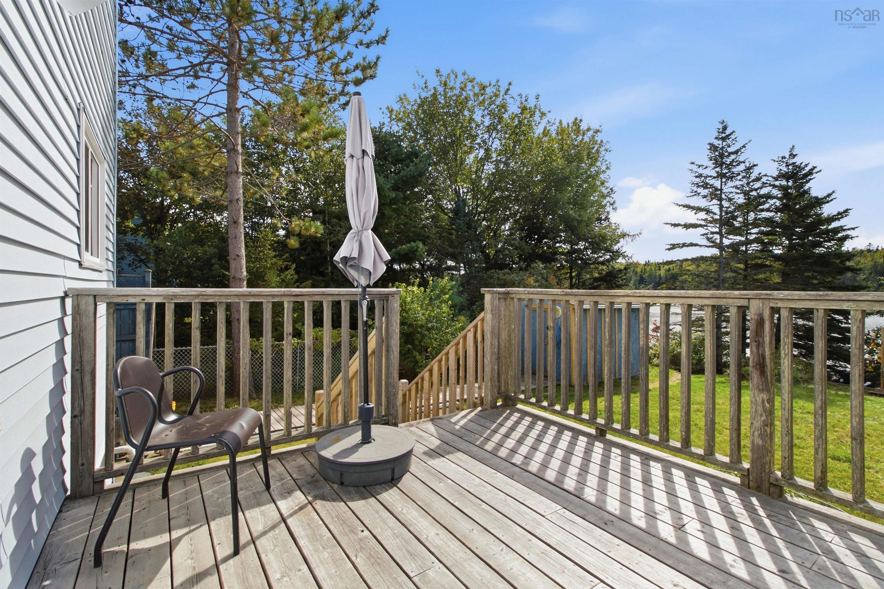 18 Red Maple Drive photo #32