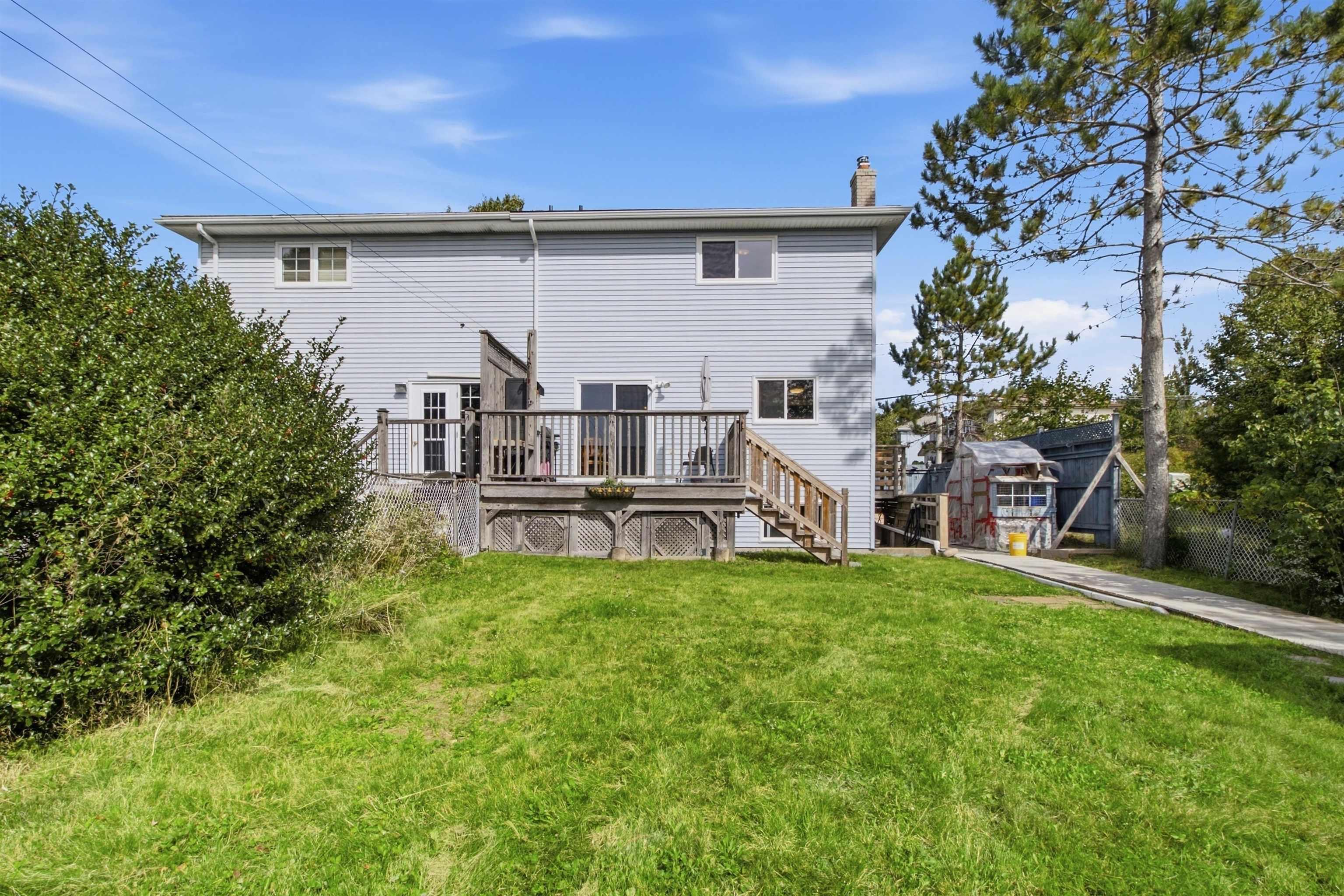 18 Red Maple Drive photo #35