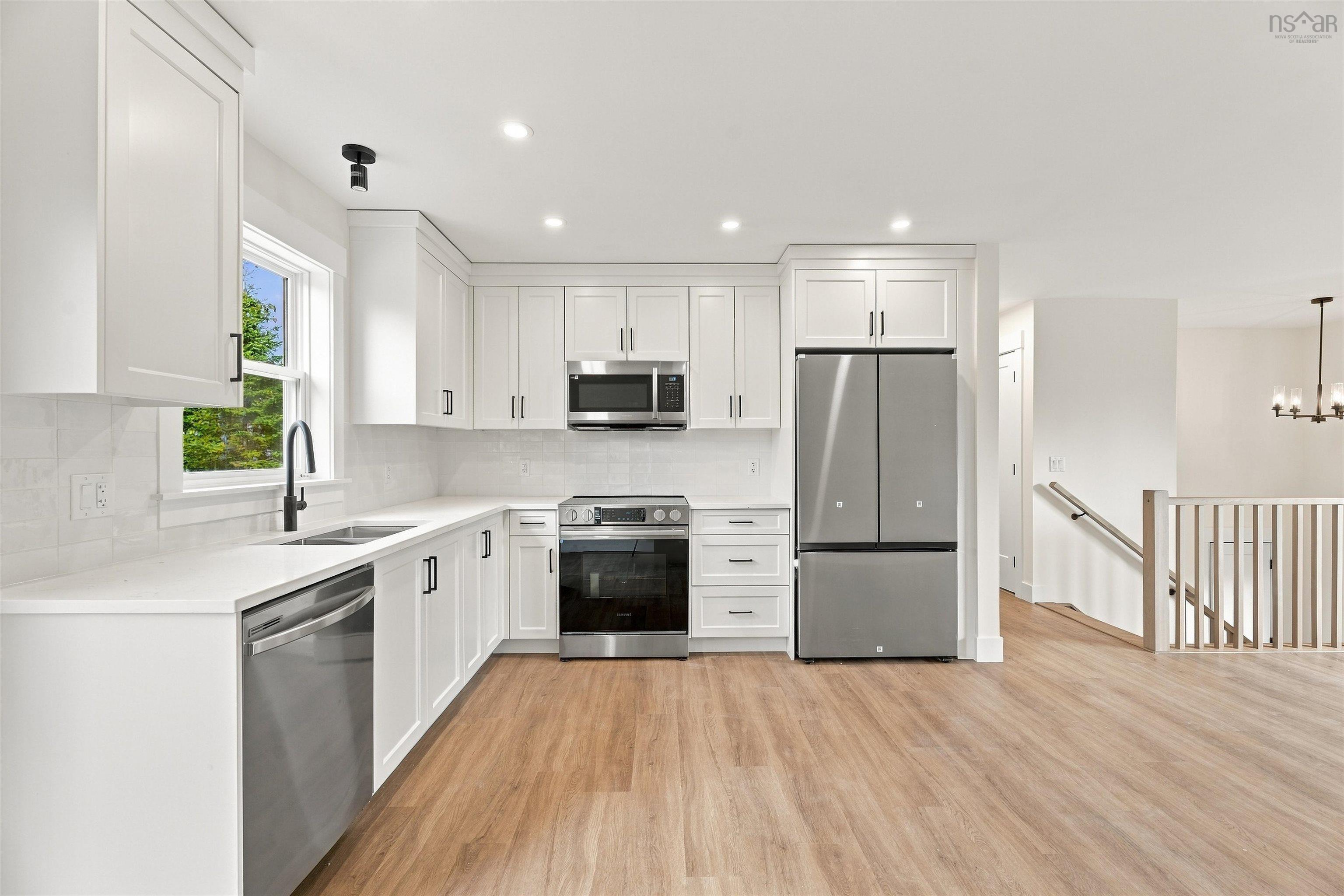$584,900.00: 9 Surf Drive, Whites Lake