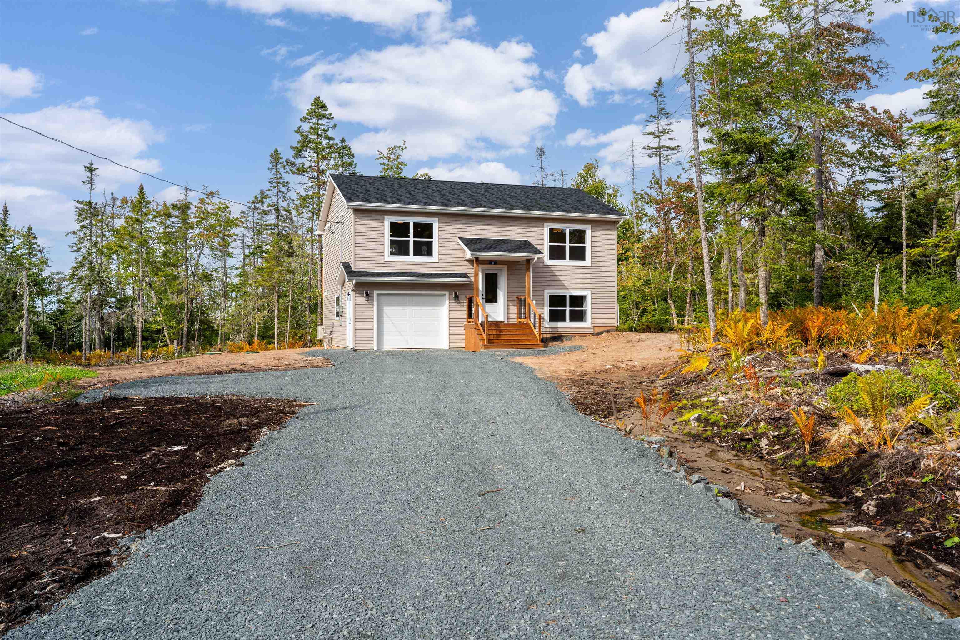 $584,900.00: 9 Surf Drive, Whites Lake
