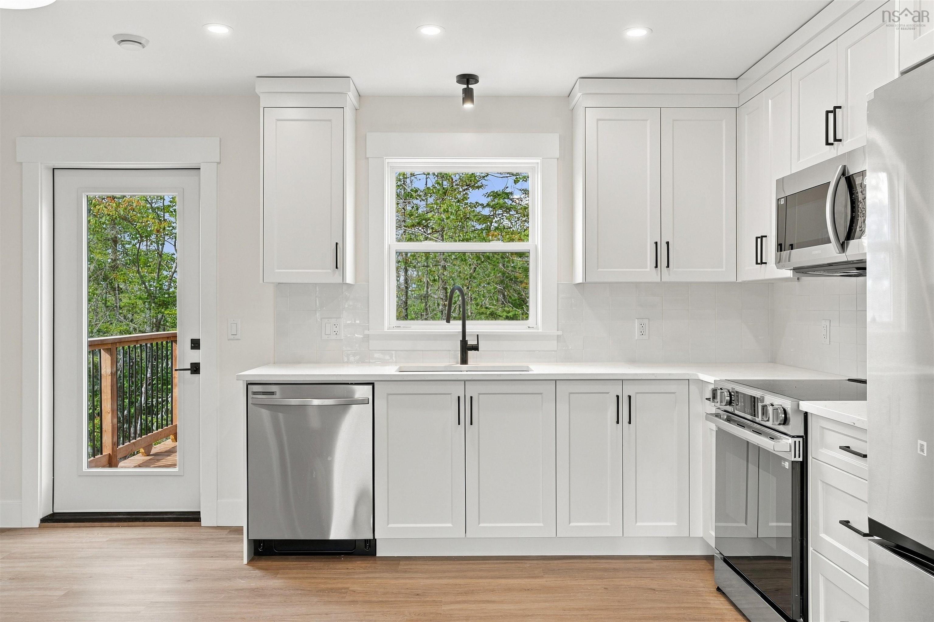 $584,900.00: 9 Surf Drive, Whites Lake