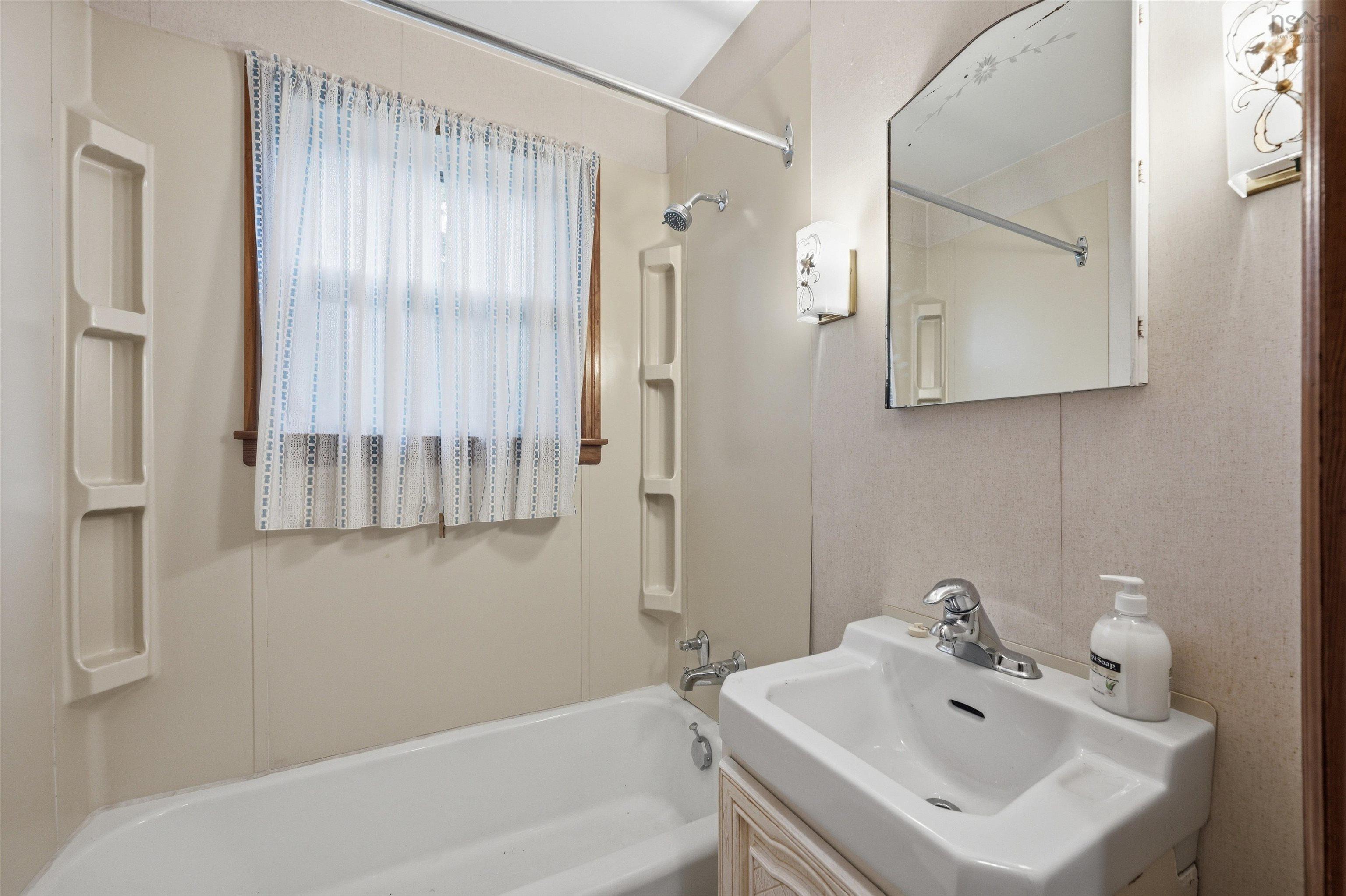 4 Holland Avenue, Bedford, NS (MLS 202624796)