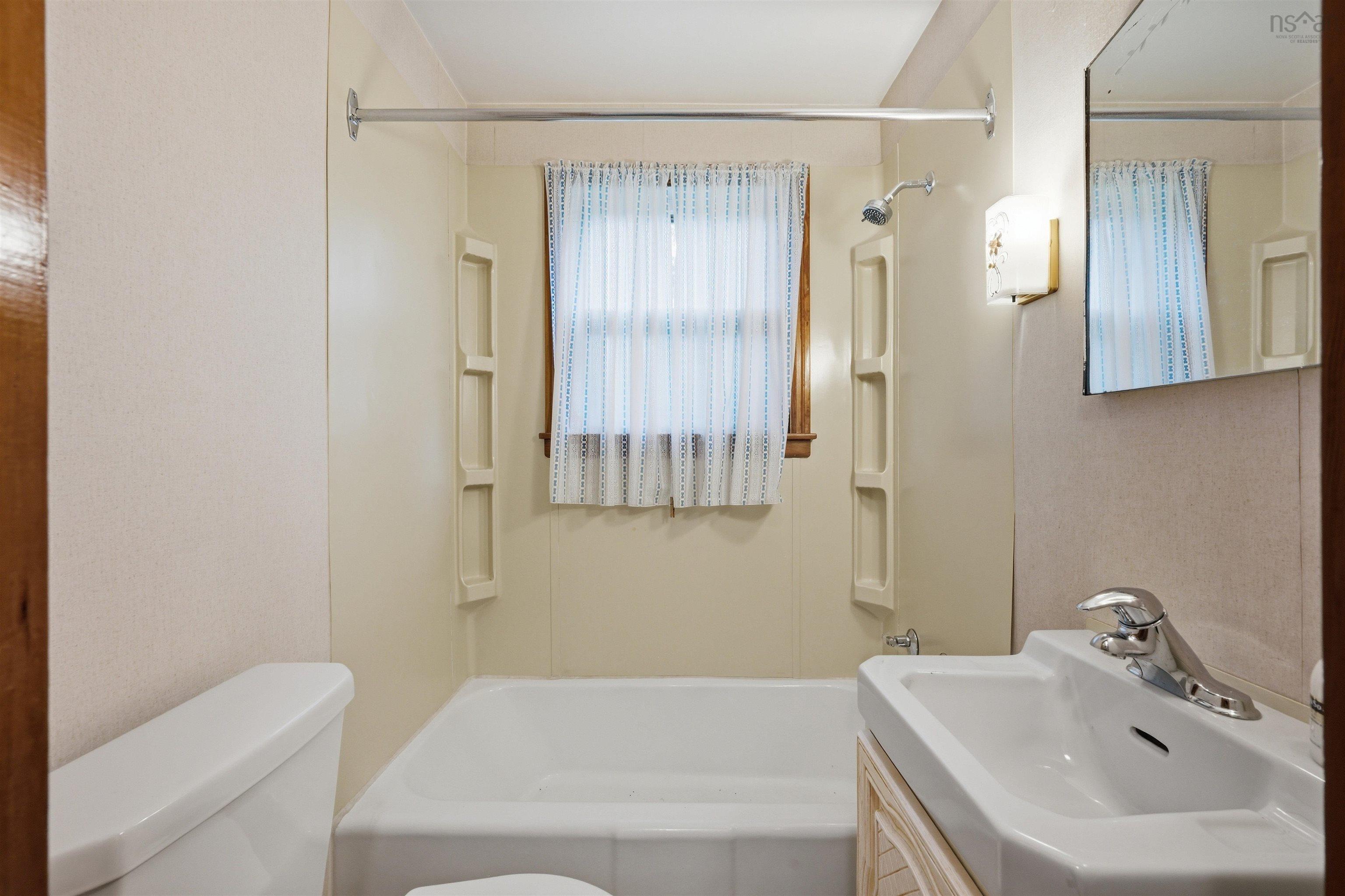 4 Holland Avenue, Bedford, NS (MLS 202624796)