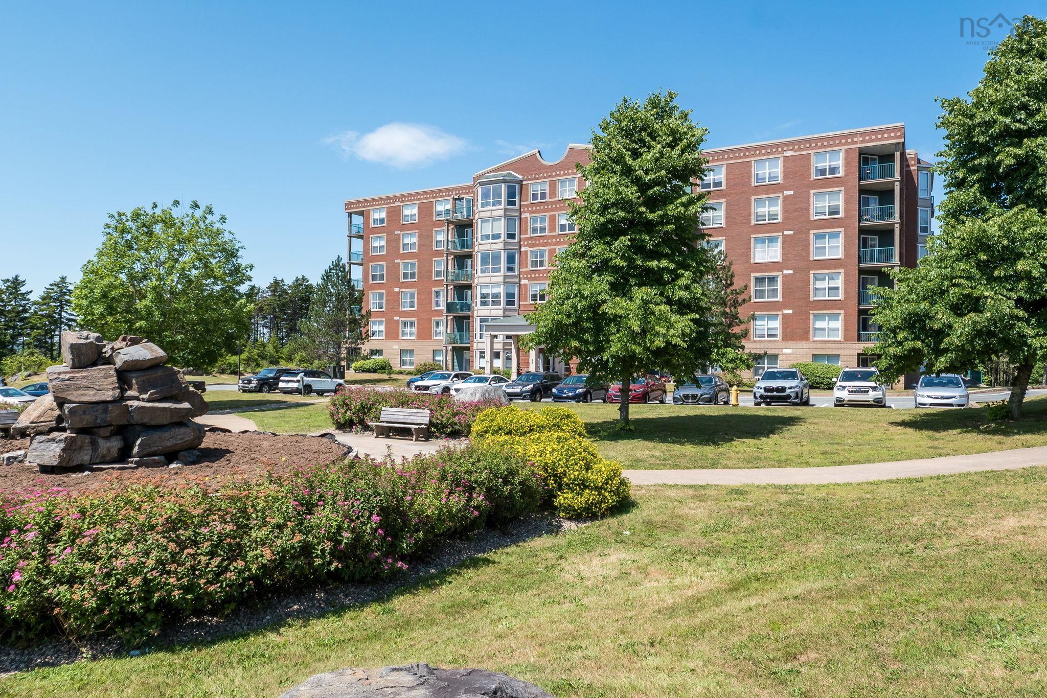 $485,900.00: 106 - 78 Regency Park Drive, Clayton Park