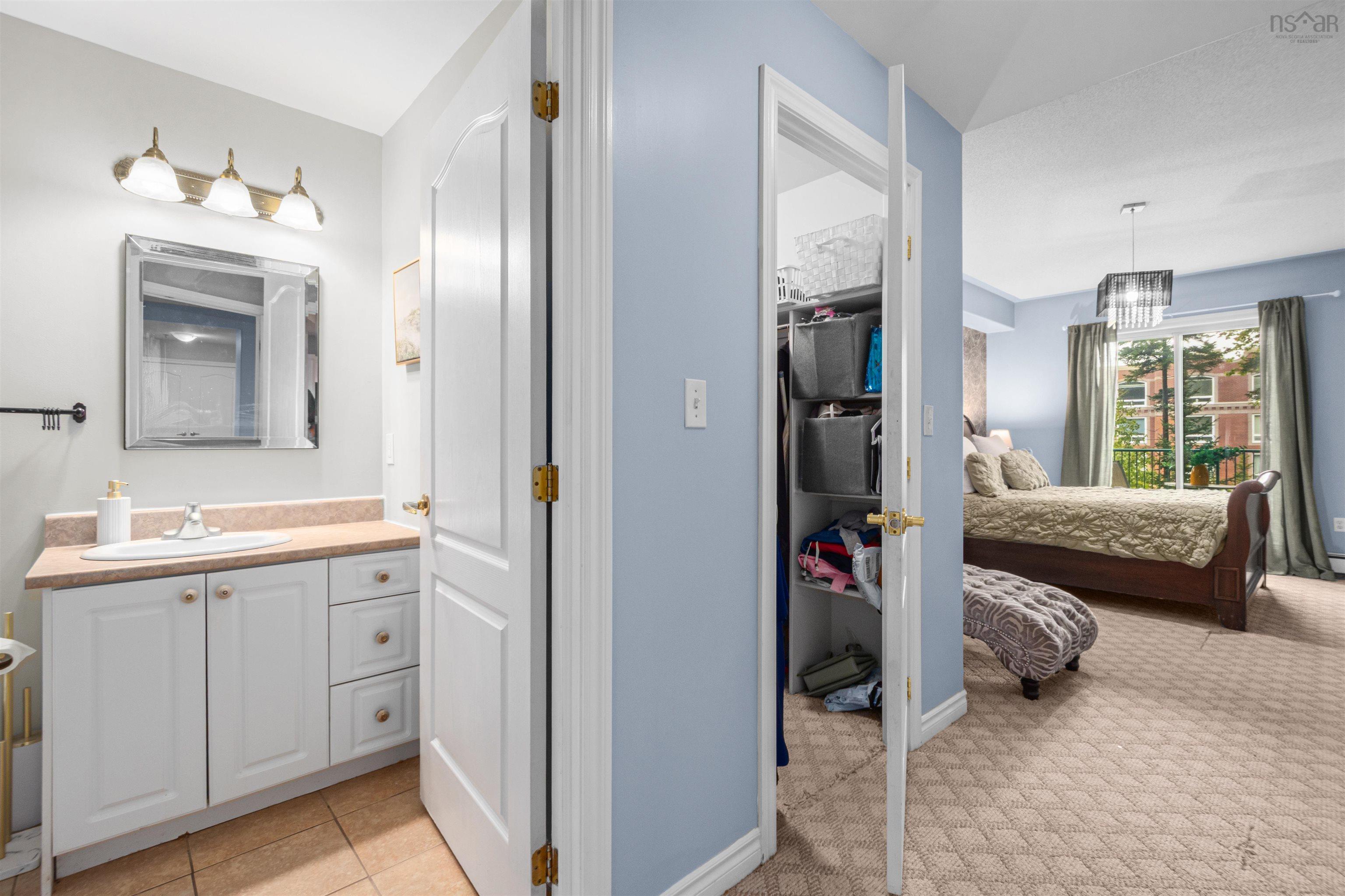 $485,900.00: 106 - 78 Regency Park Drive, Clayton Park