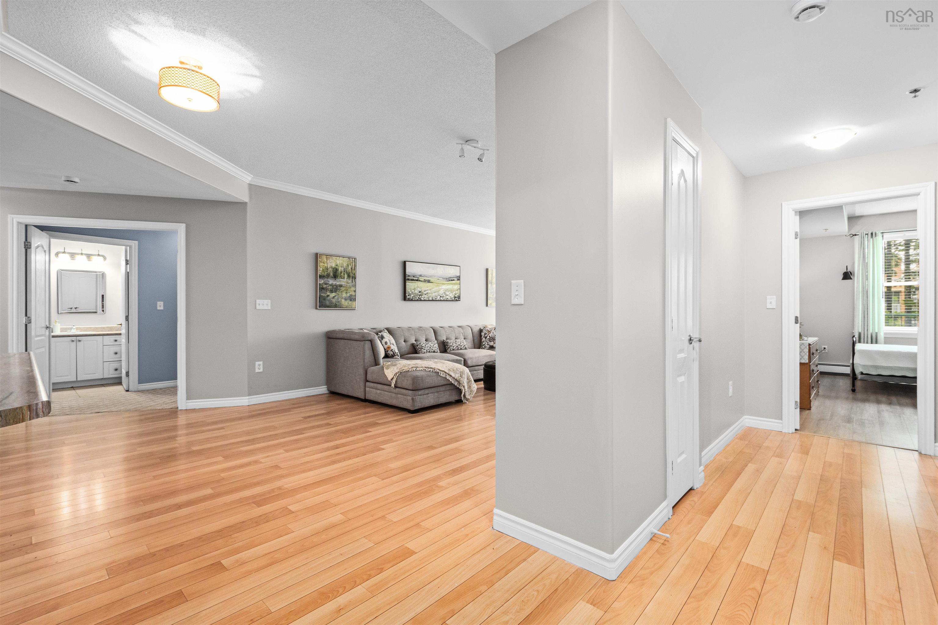 $485,900.00: 106 - 78 Regency Park Drive, Clayton Park