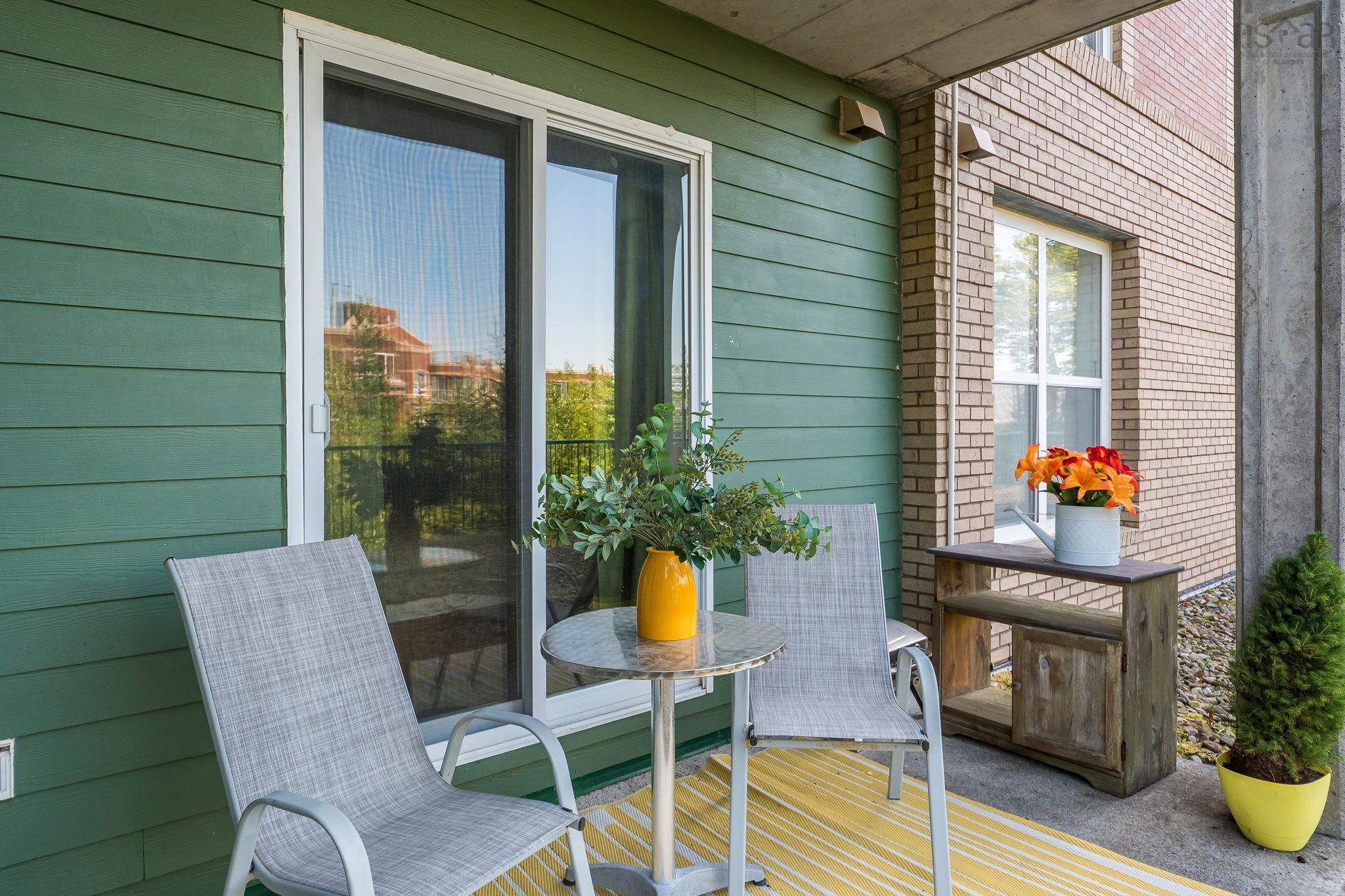 $485,900.00: 106 - 78 Regency Park Drive, Clayton Park
