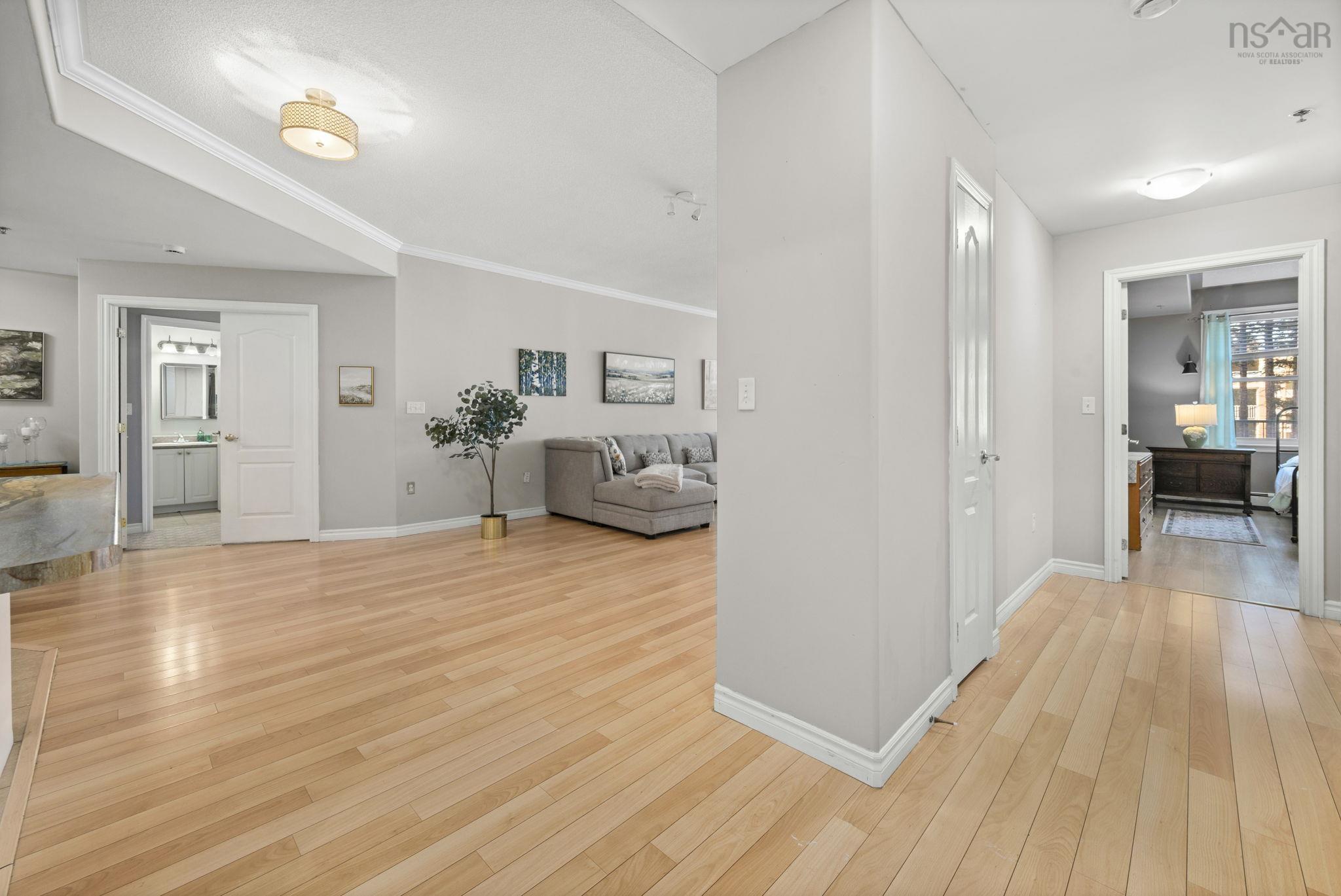 $485,900.00: 106 - 78 Regency Park Drive, Clayton Park