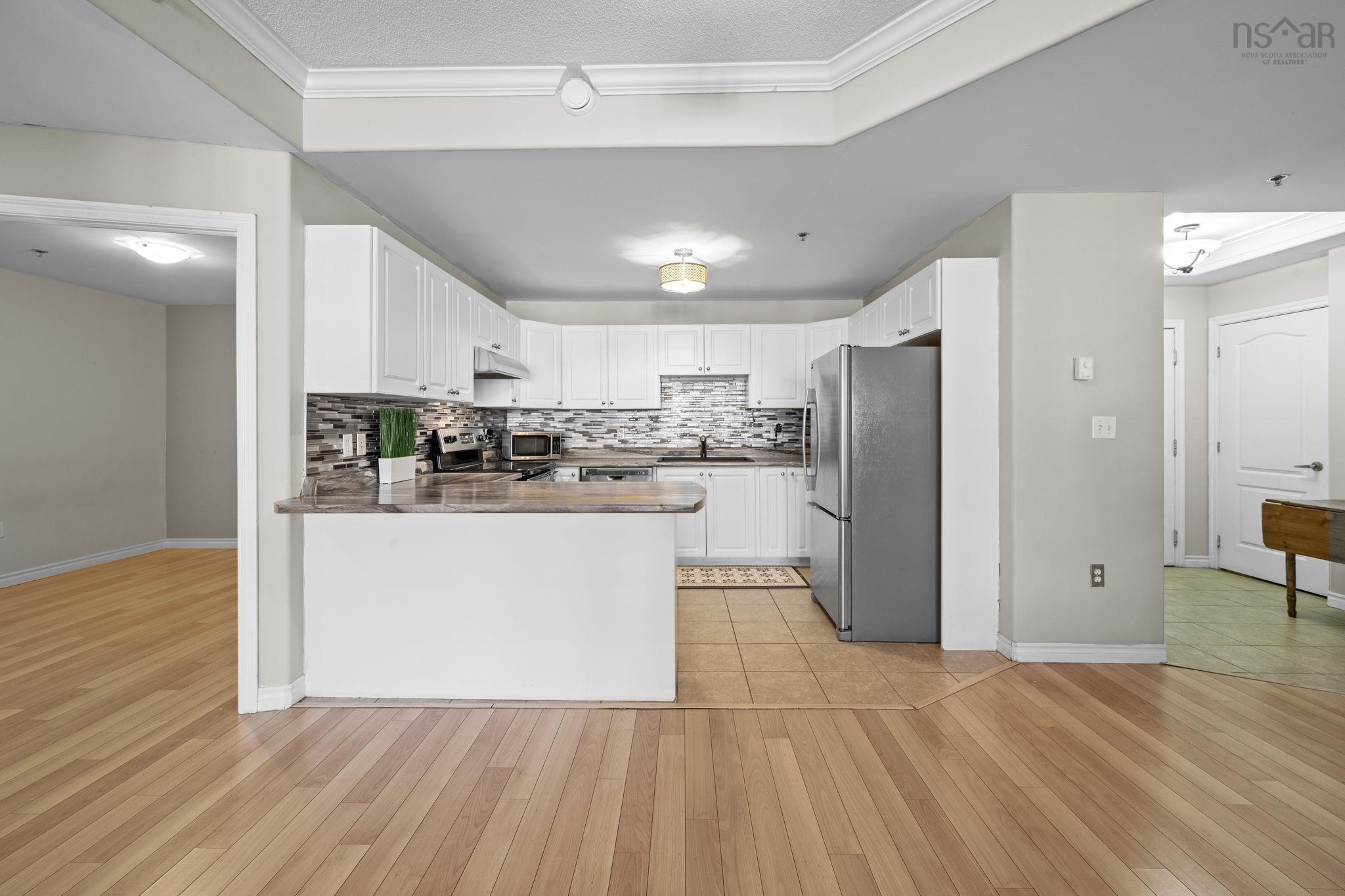 $485,900.00: 106 - 78 Regency Park Drive, Clayton Park