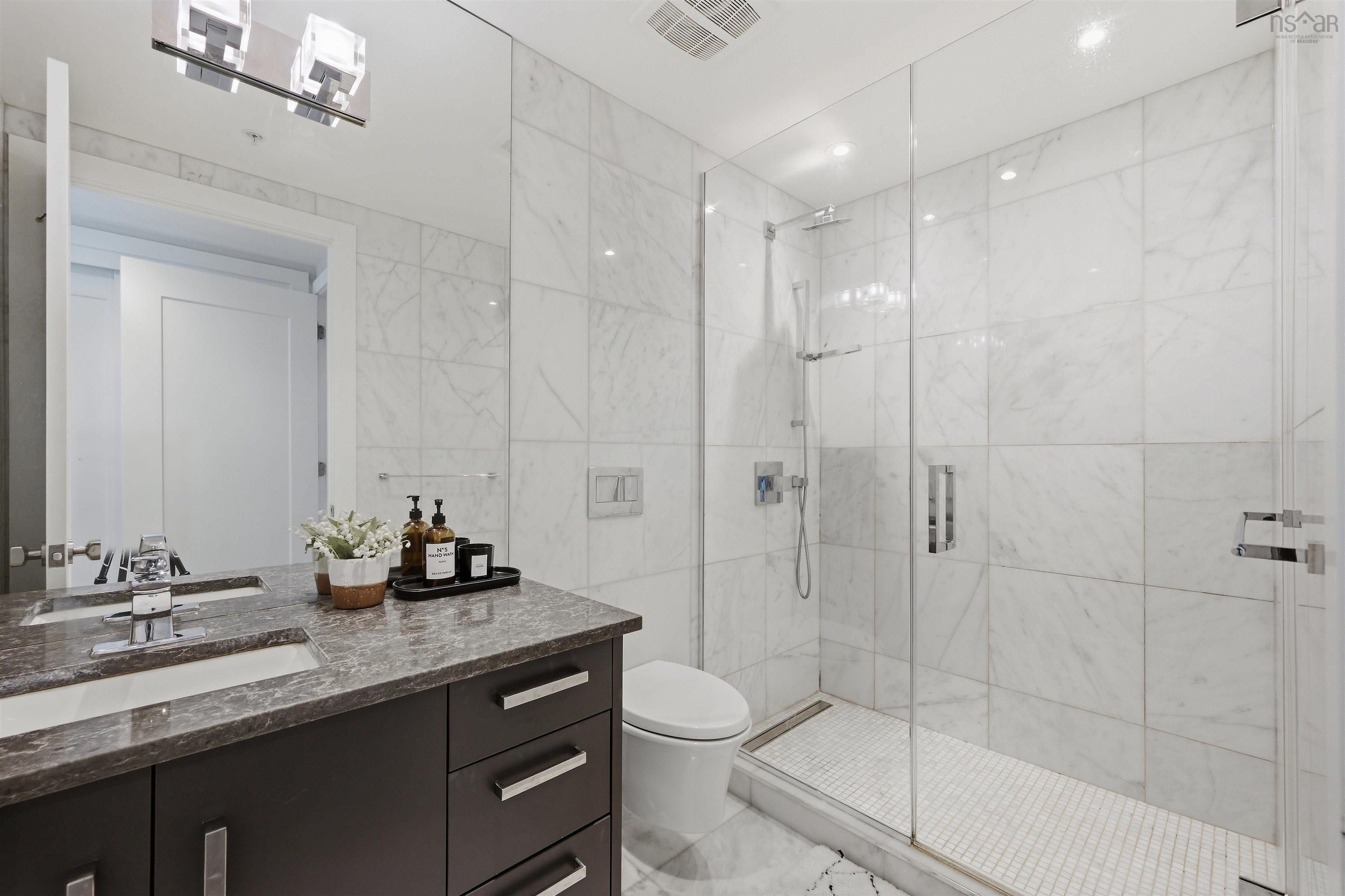 $879,900.00: 801 1585 South Park Street, Halifax