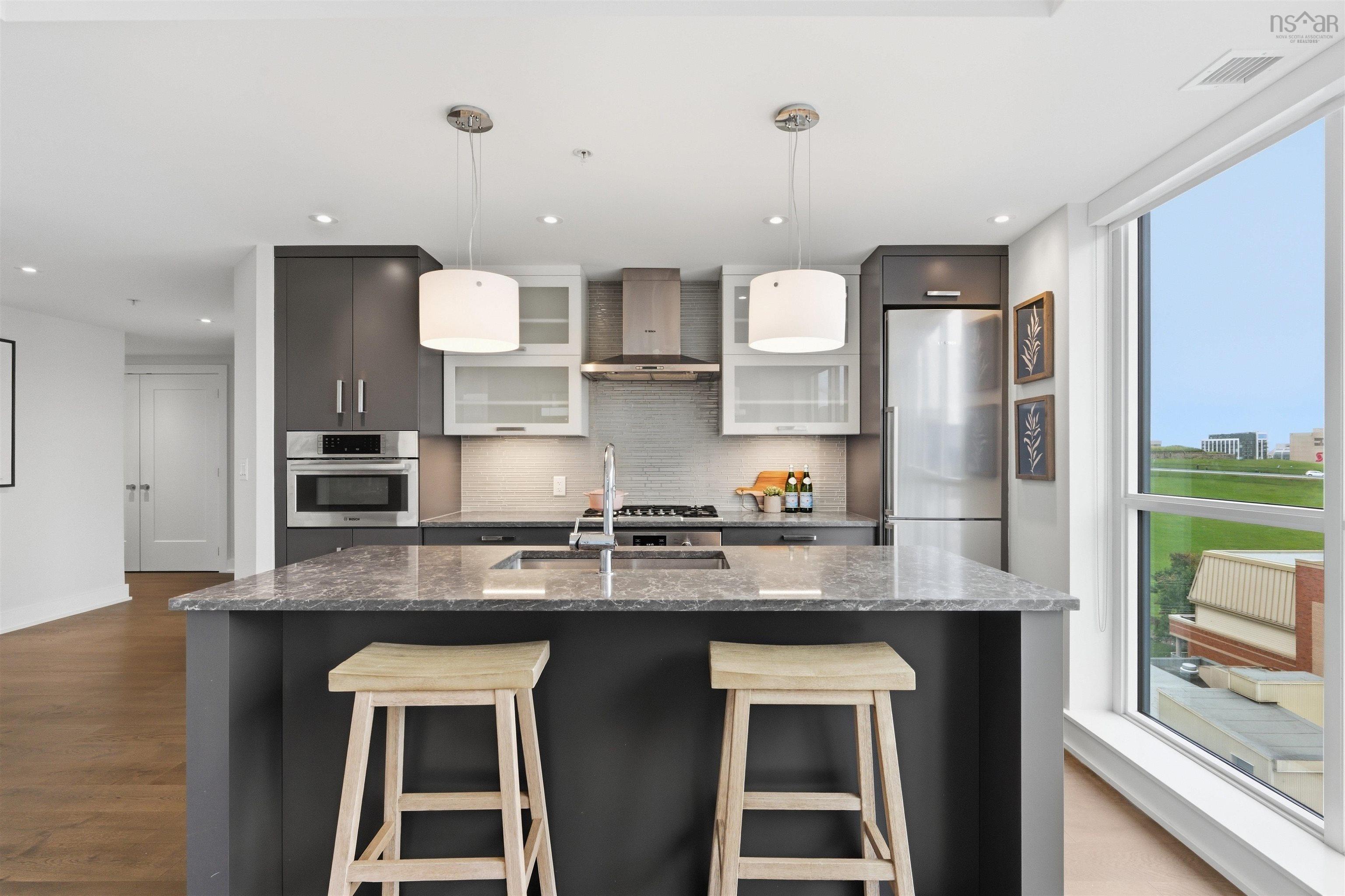 $879,900.00: 801 1585 South Park Street, Halifax