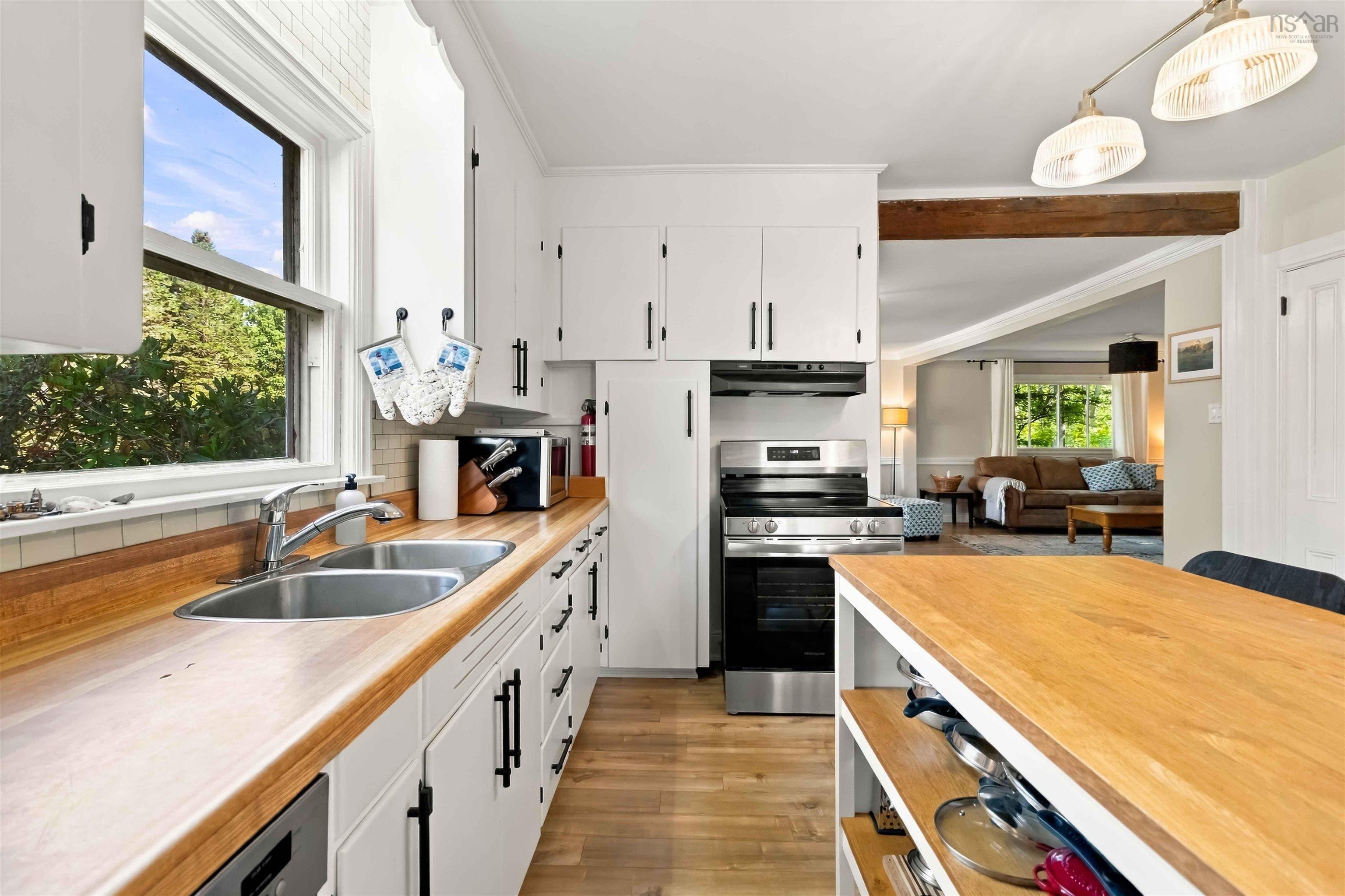 $525,000.00: 12063 Peggy