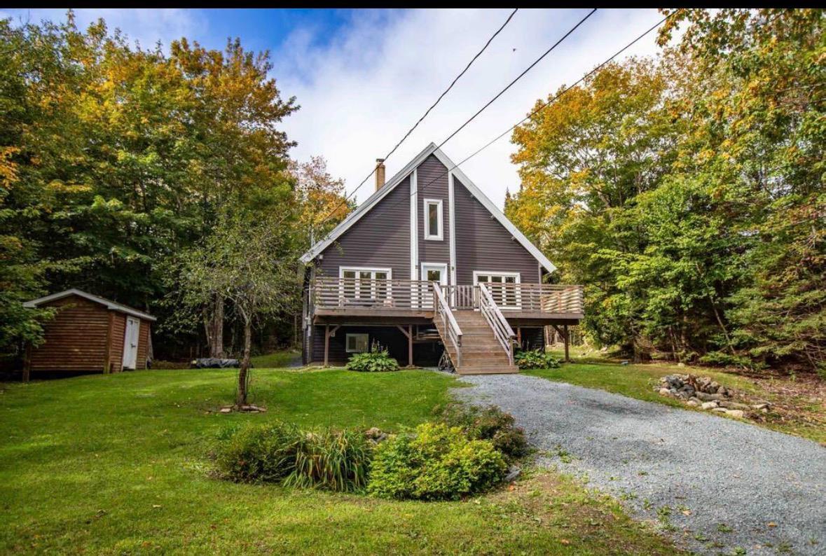 $529,900.00: 164 Myra Road, Porters Lake
