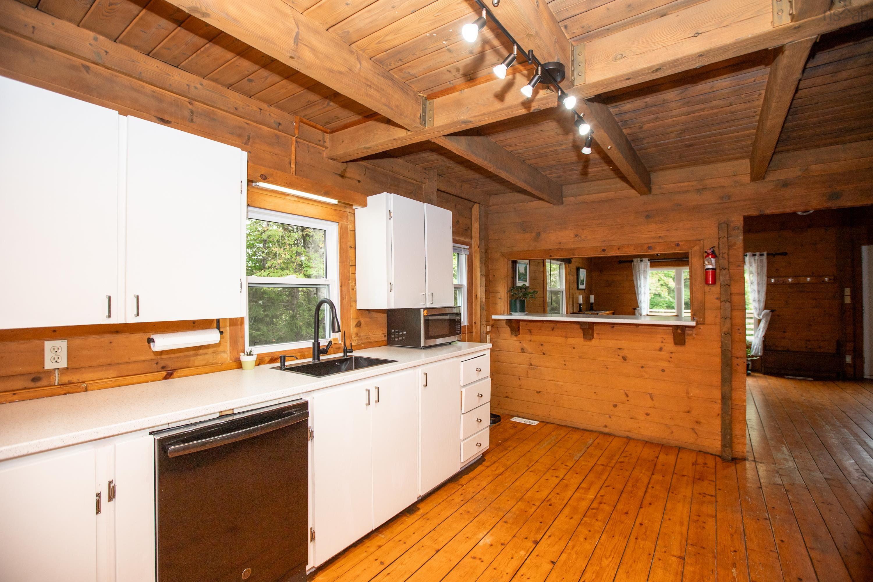 $529,900.00: 164 Myra Road, Porters Lake