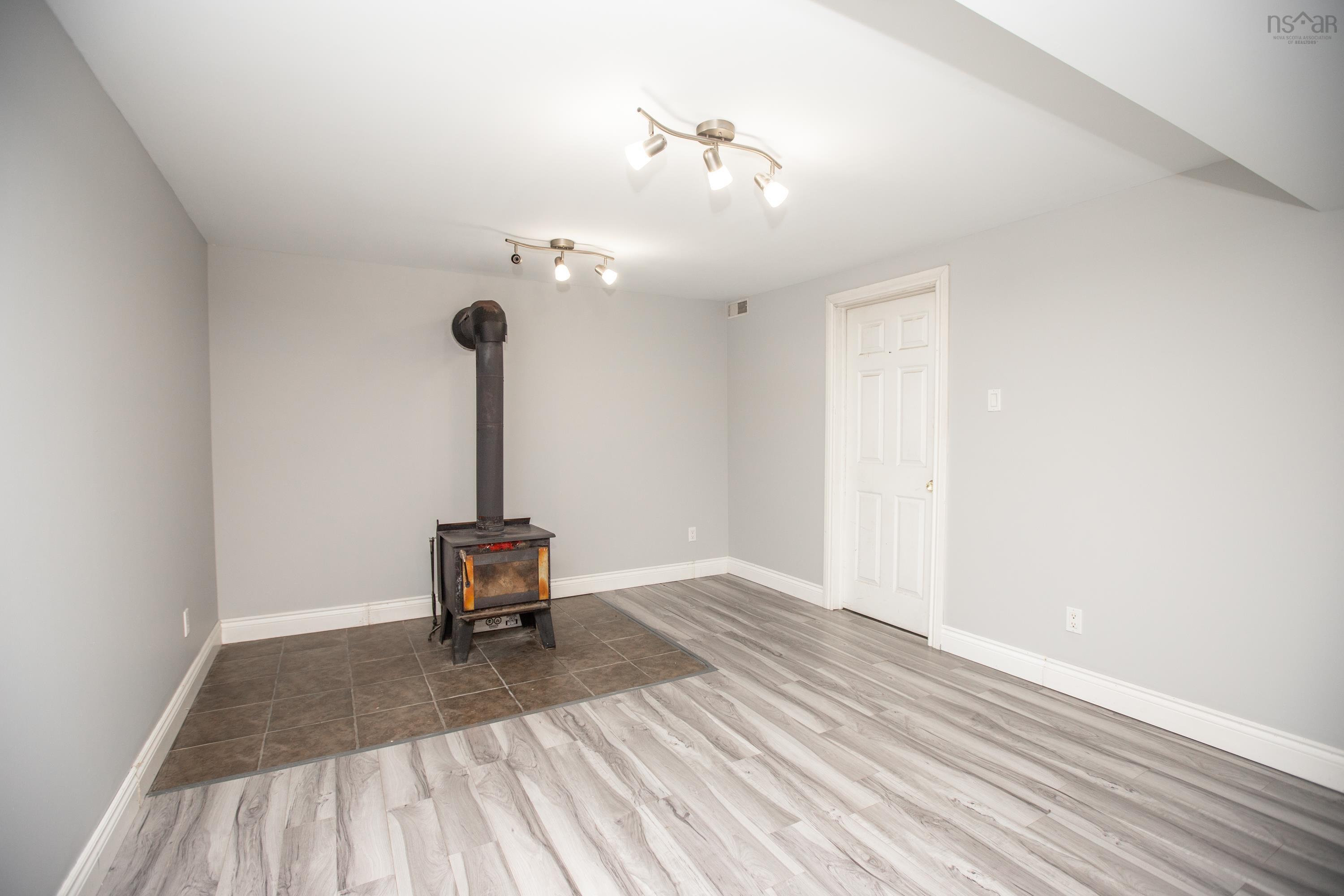 $529,900.00: 164 Myra Road, Porters Lake