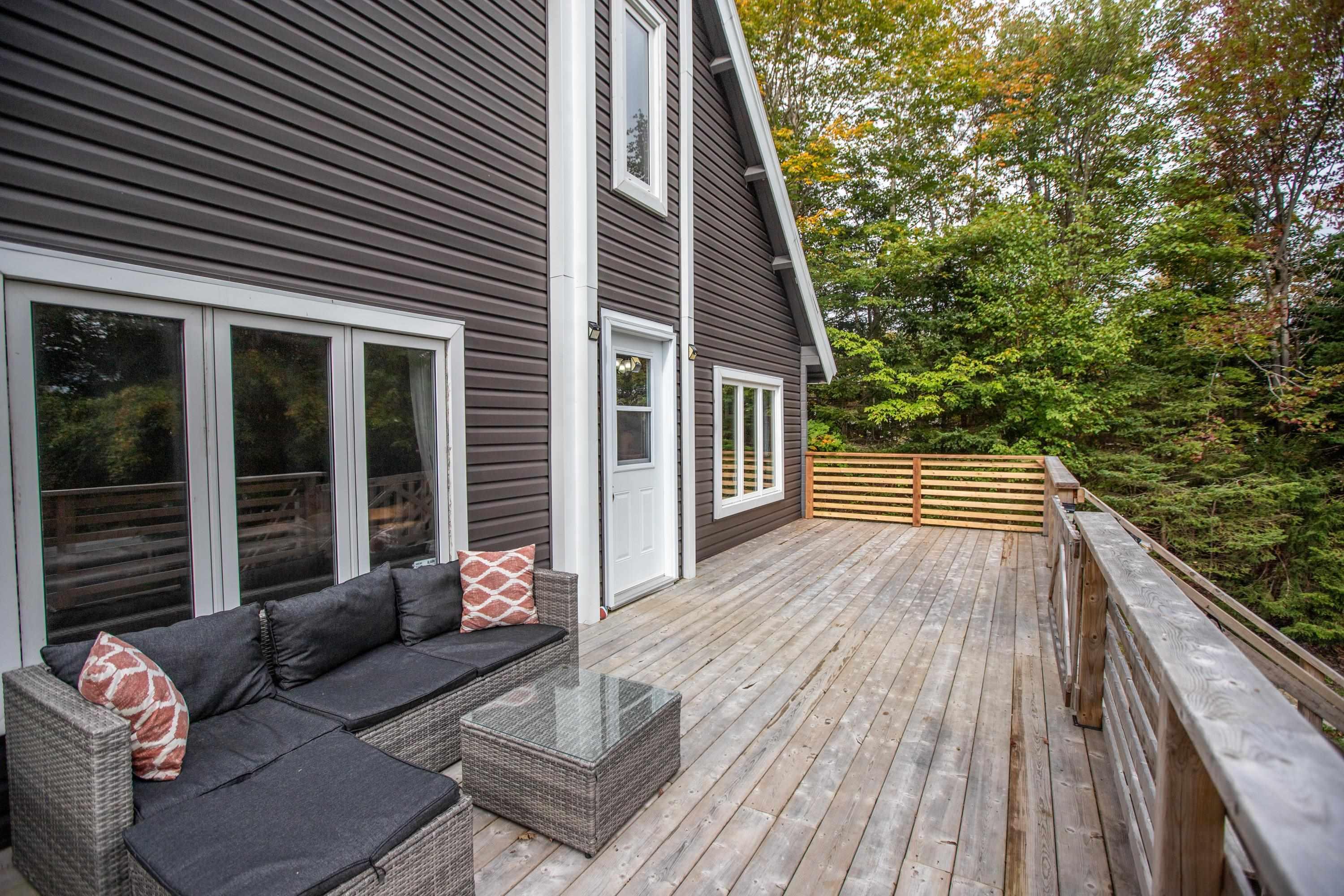 $529,900.00: 164 Myra Road, Porters Lake