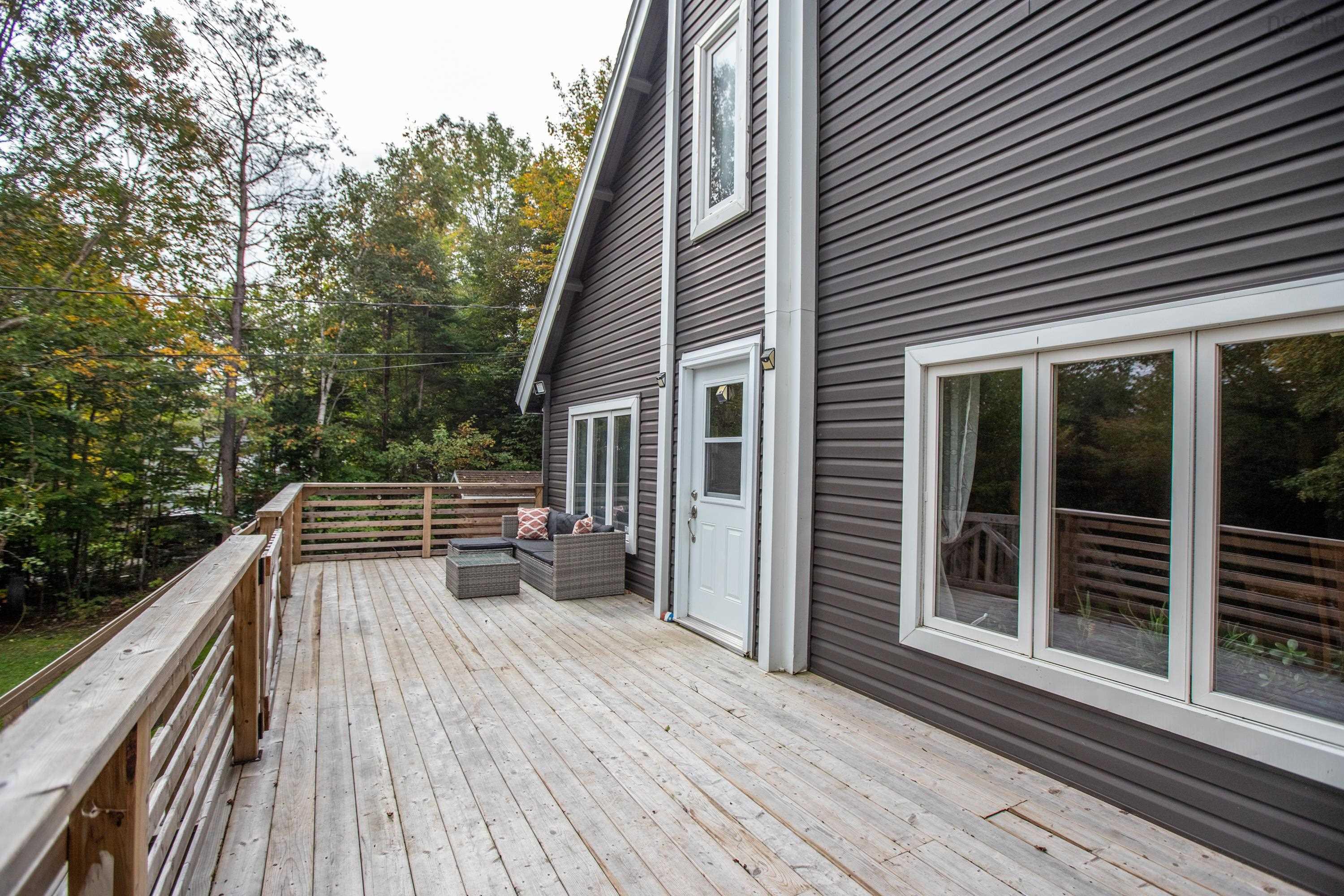 $529,900.00: 164 Myra Road, Porters Lake