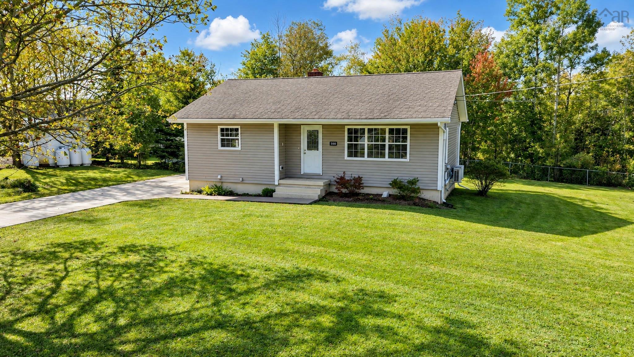 $309,000.00: 100 High Street, Stellarton