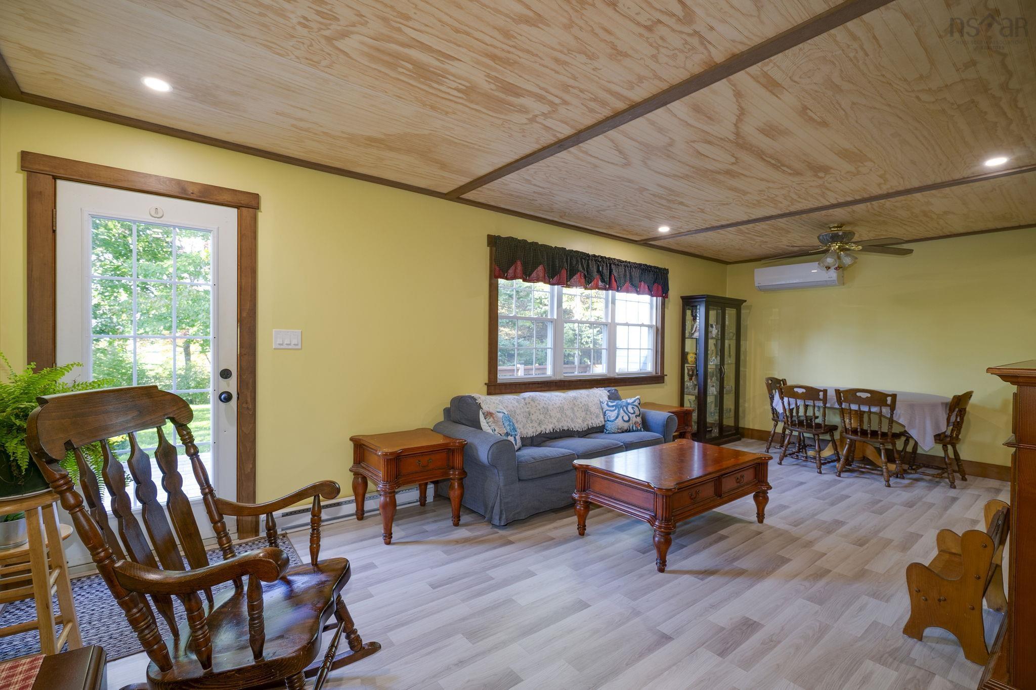 $399,000.00: 1260 Highway 201, Round Hill