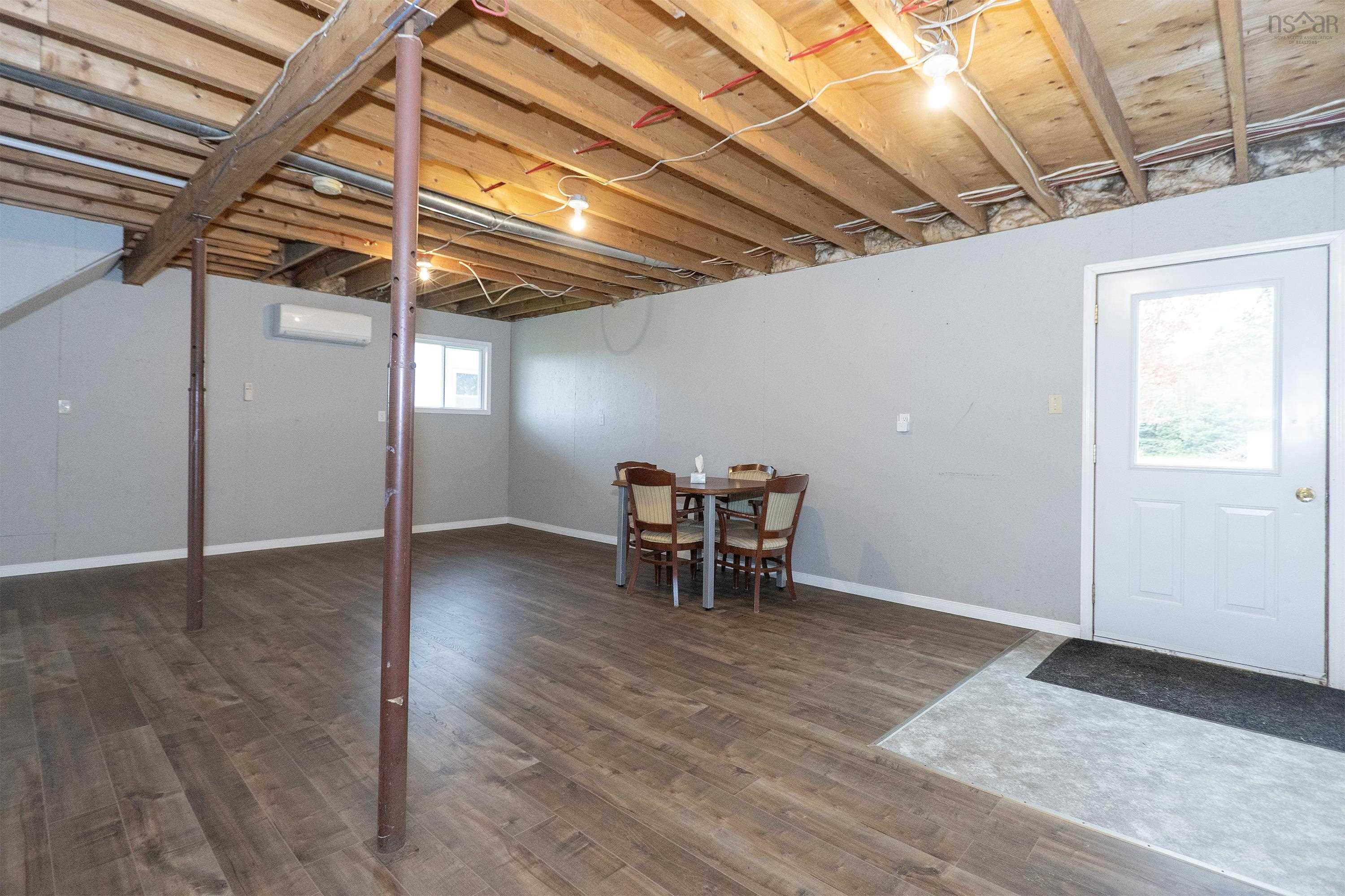 $284,900.00: 1100 Highway 6, Warren