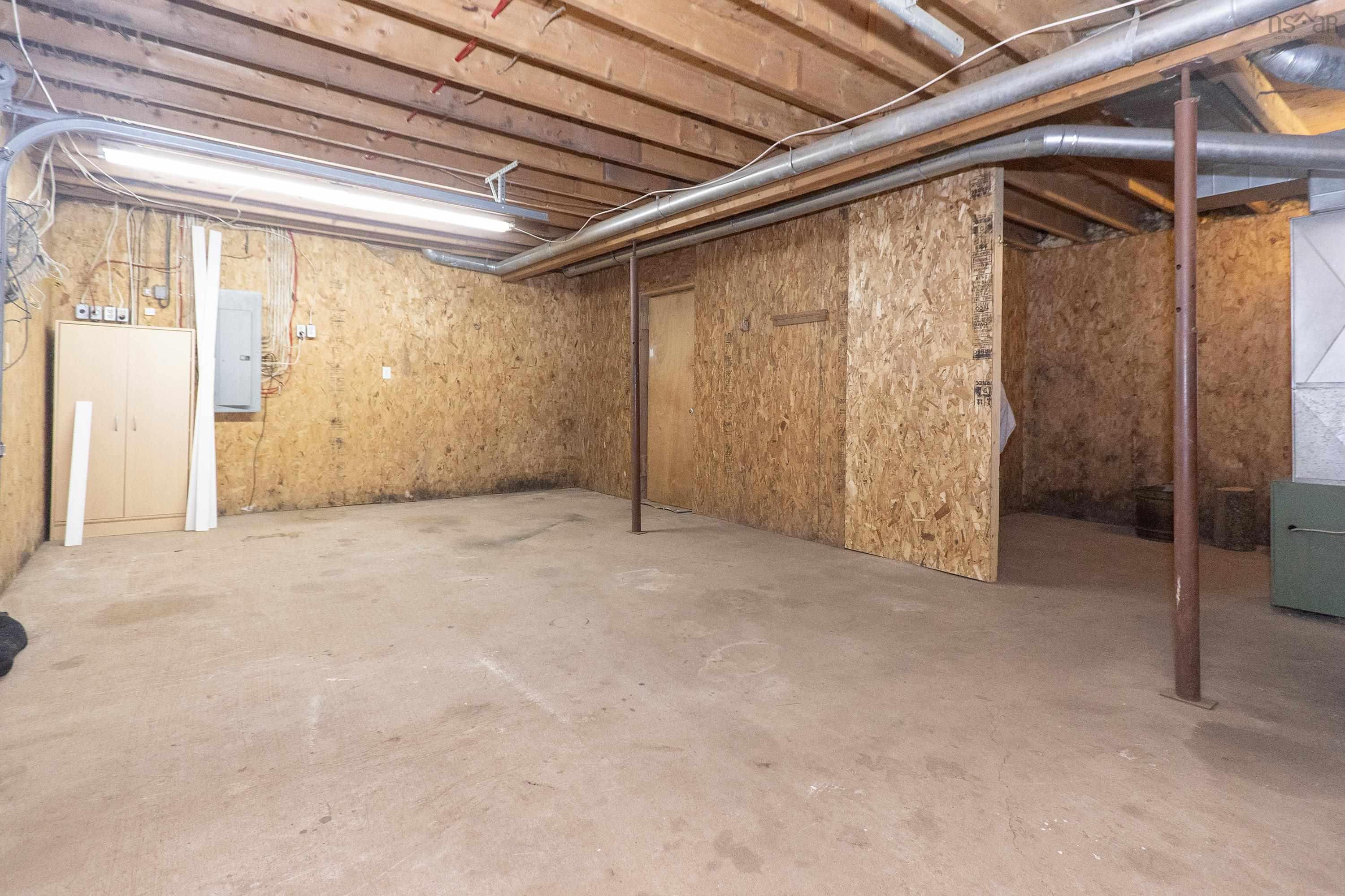 $284,900.00: 1100 Highway 6, Warren