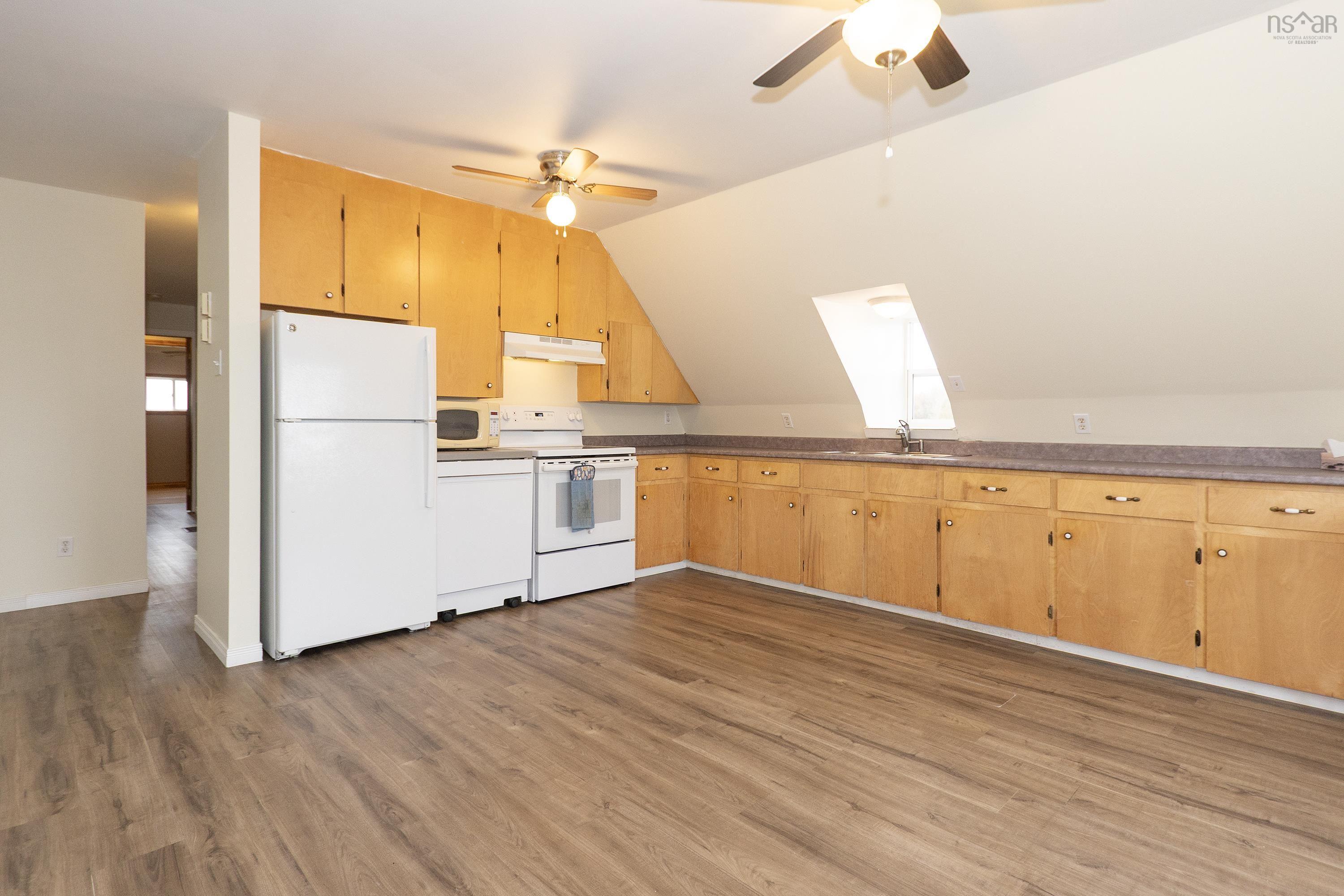 $284,900.00: 1100 Highway 6, Warren