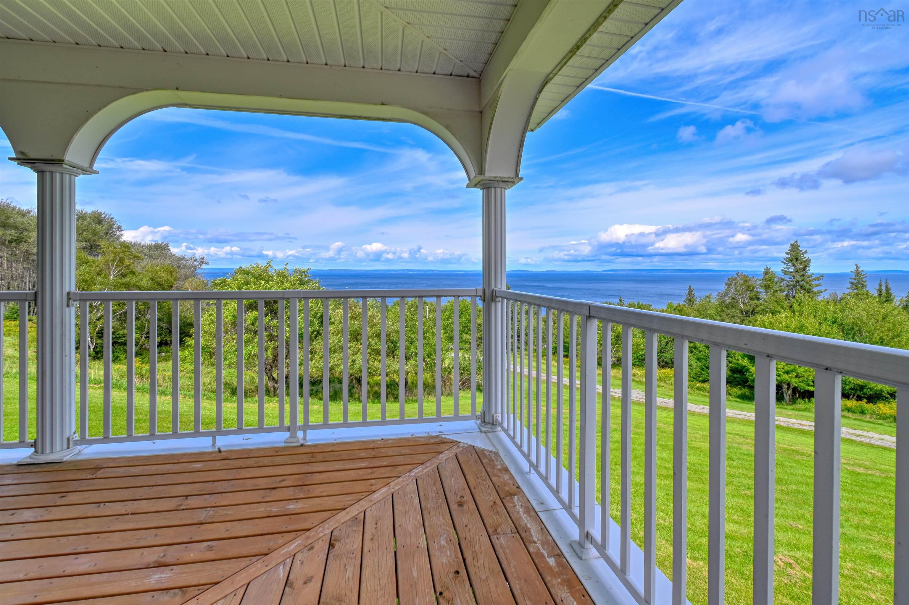 $975,000.00: 6260 West Bay Road, Roberta