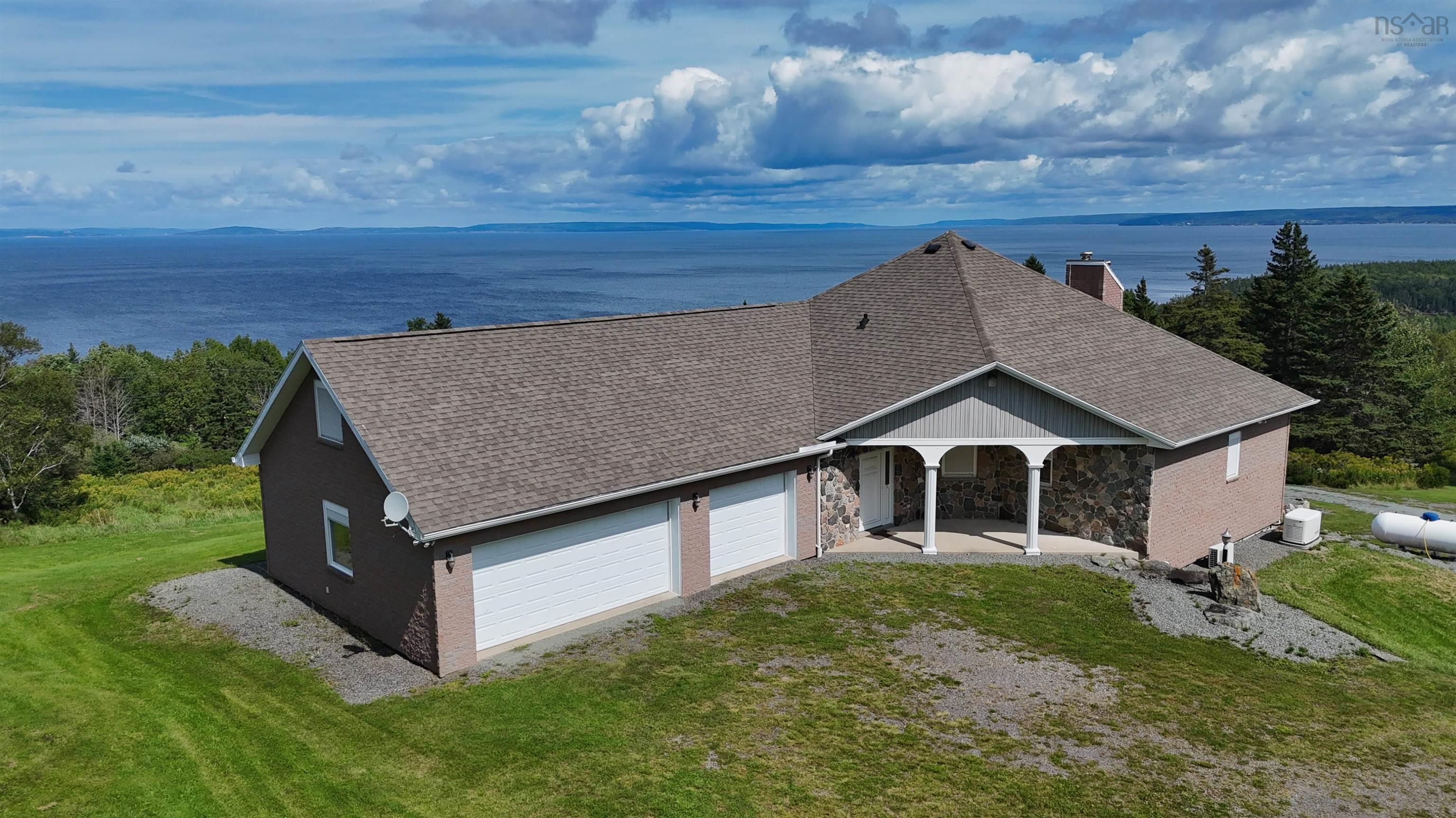 $975,000.00: 6260 West Bay Road, Roberta