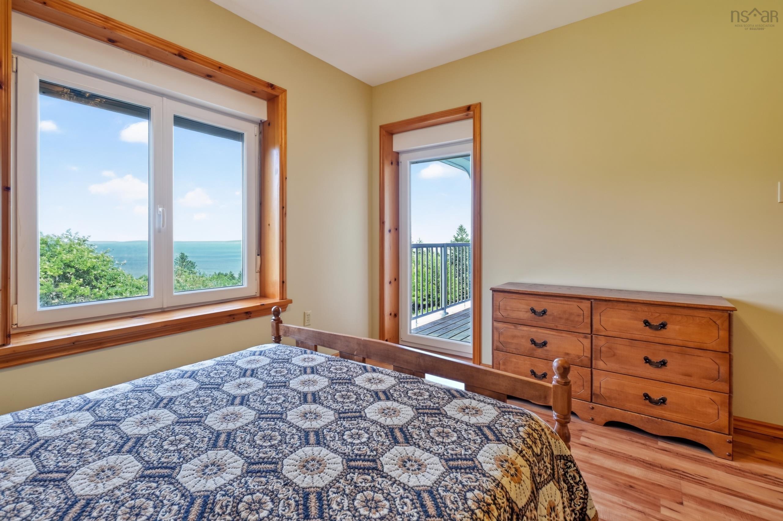 $975,000.00: 6260 West Bay Road, Roberta